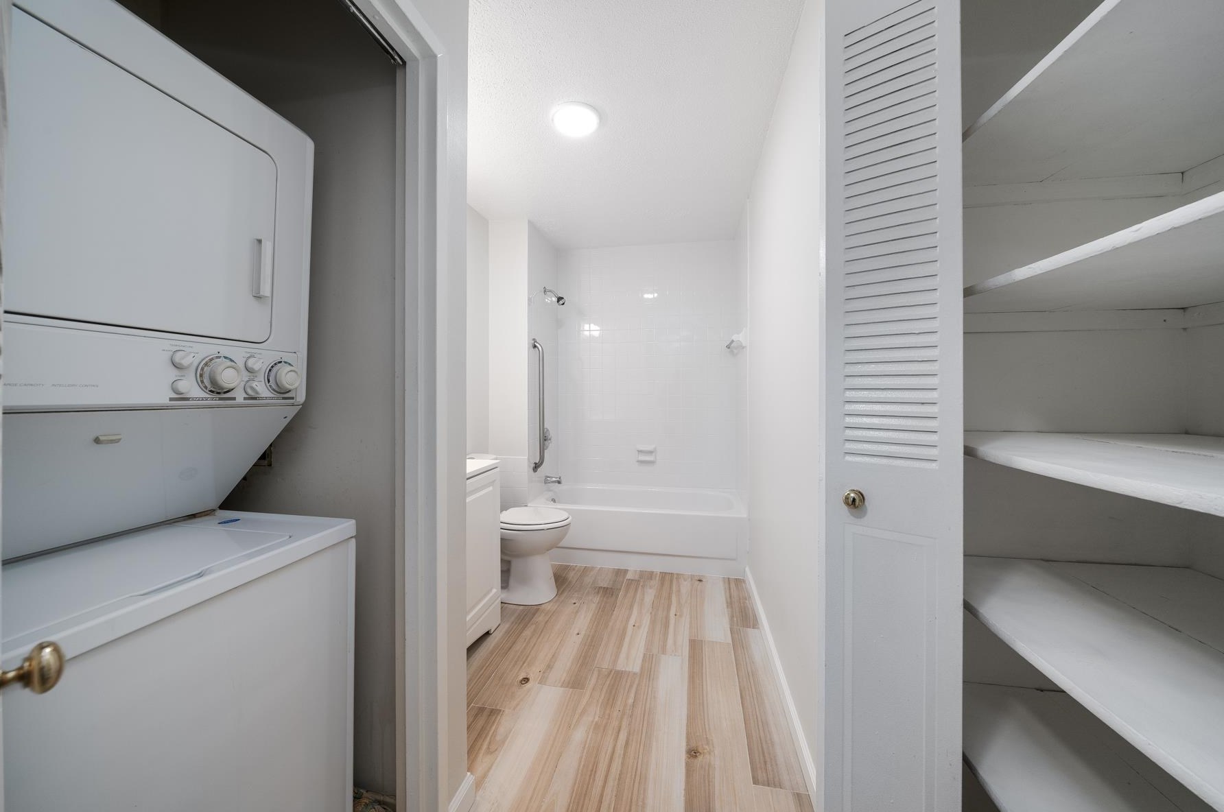 1408 Harmon Cove Tower, Secaucus NJ  07094-1701 exterior