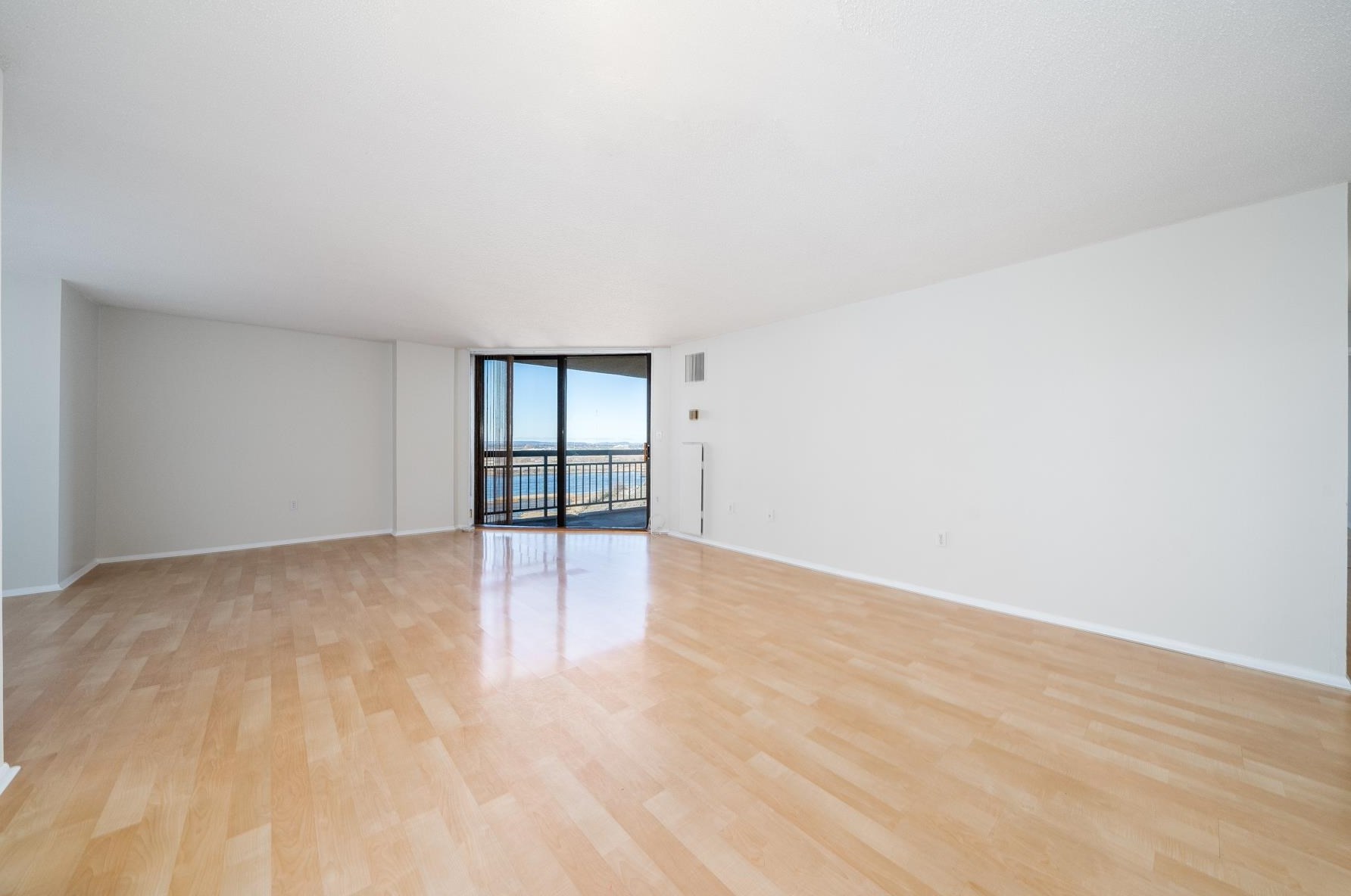 1408 Harmon Cove Tower, Secaucus NJ  07094-1701 exterior