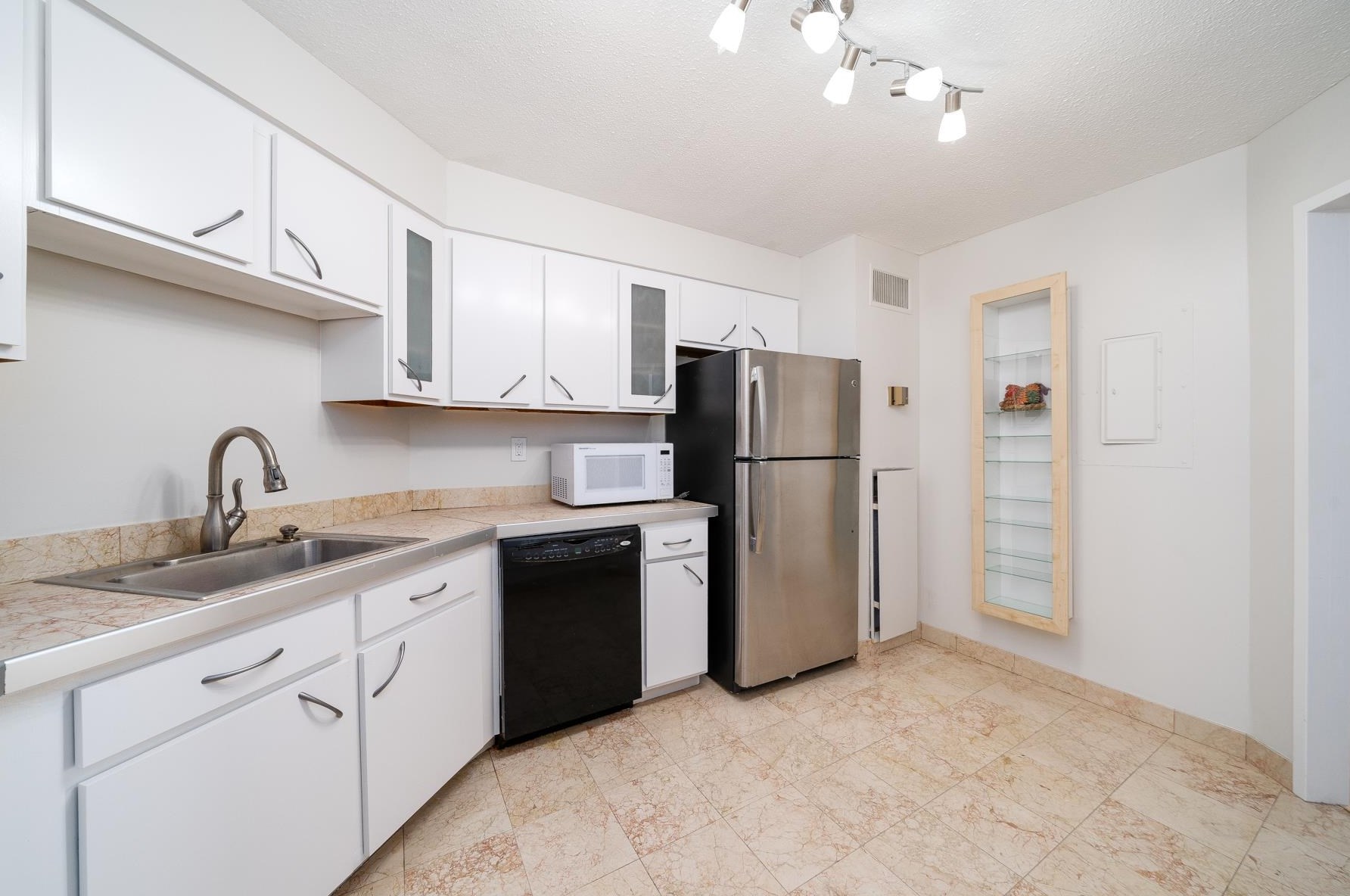 1408 Harmon Cove Tower, Secaucus NJ  07094-1701 exterior