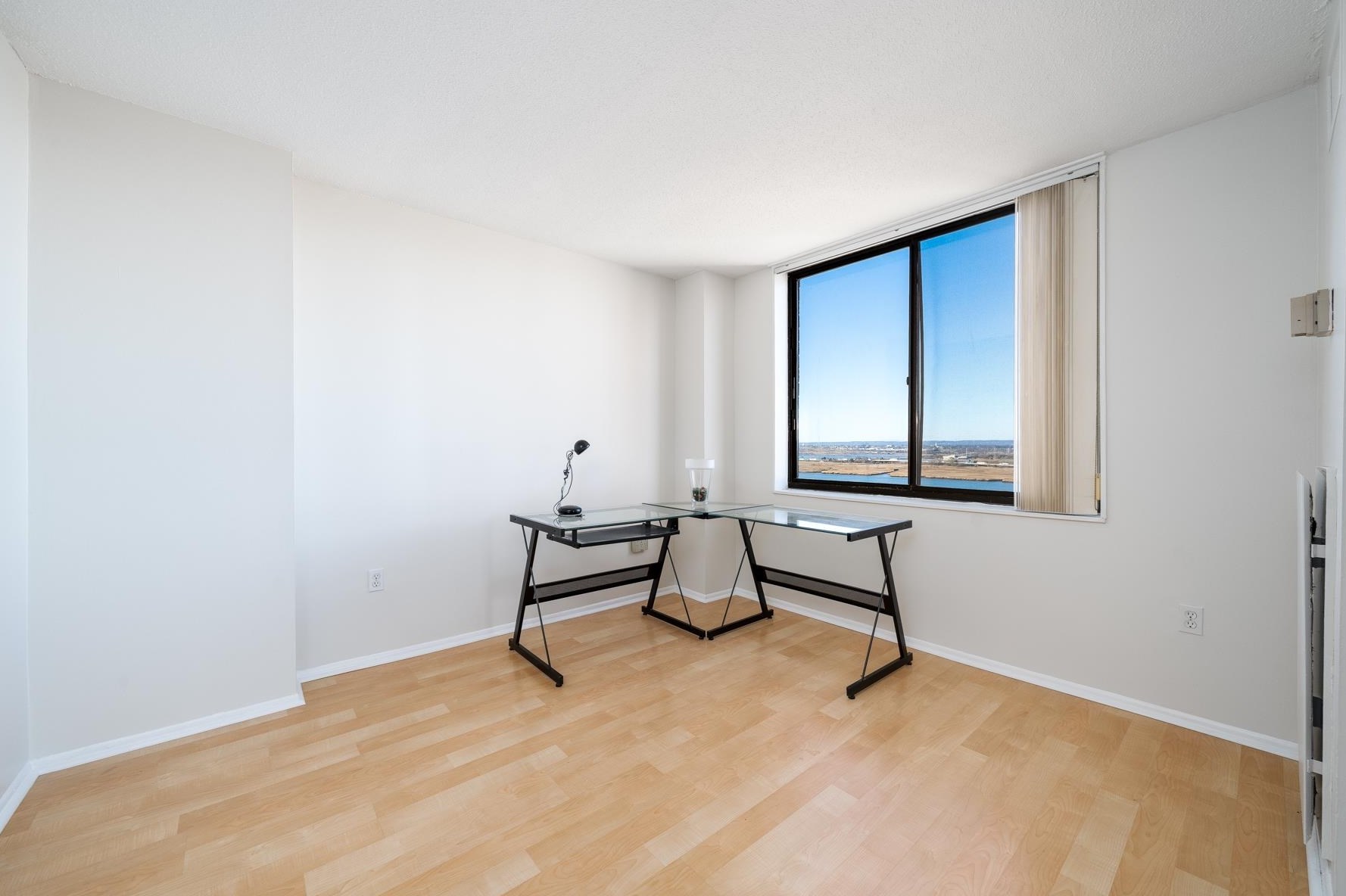 1408 Harmon Cove Tower, Secaucus NJ  07094-1701 exterior