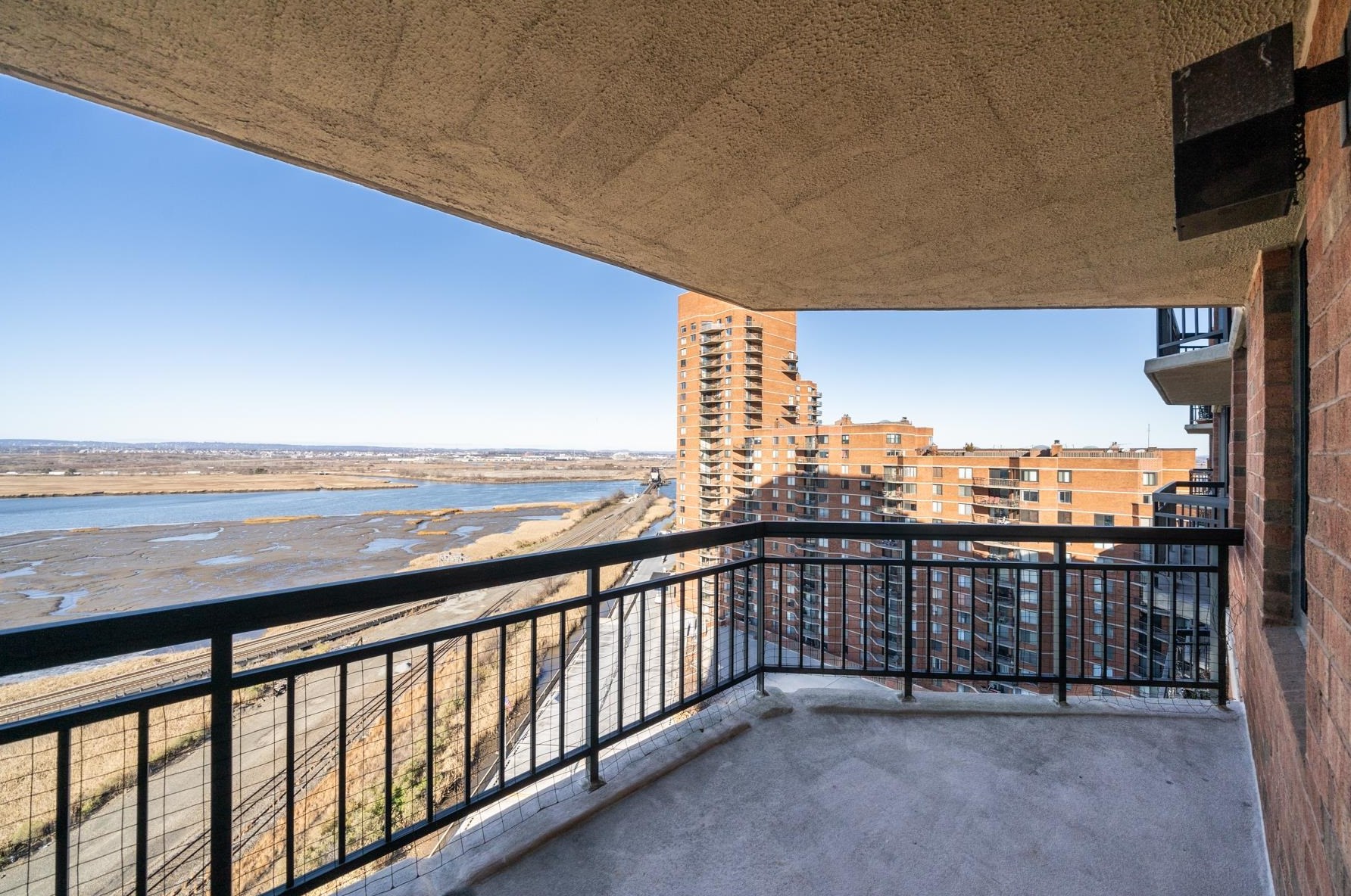 1408 Harmon Cove Tower, Secaucus NJ  07094-1701 exterior