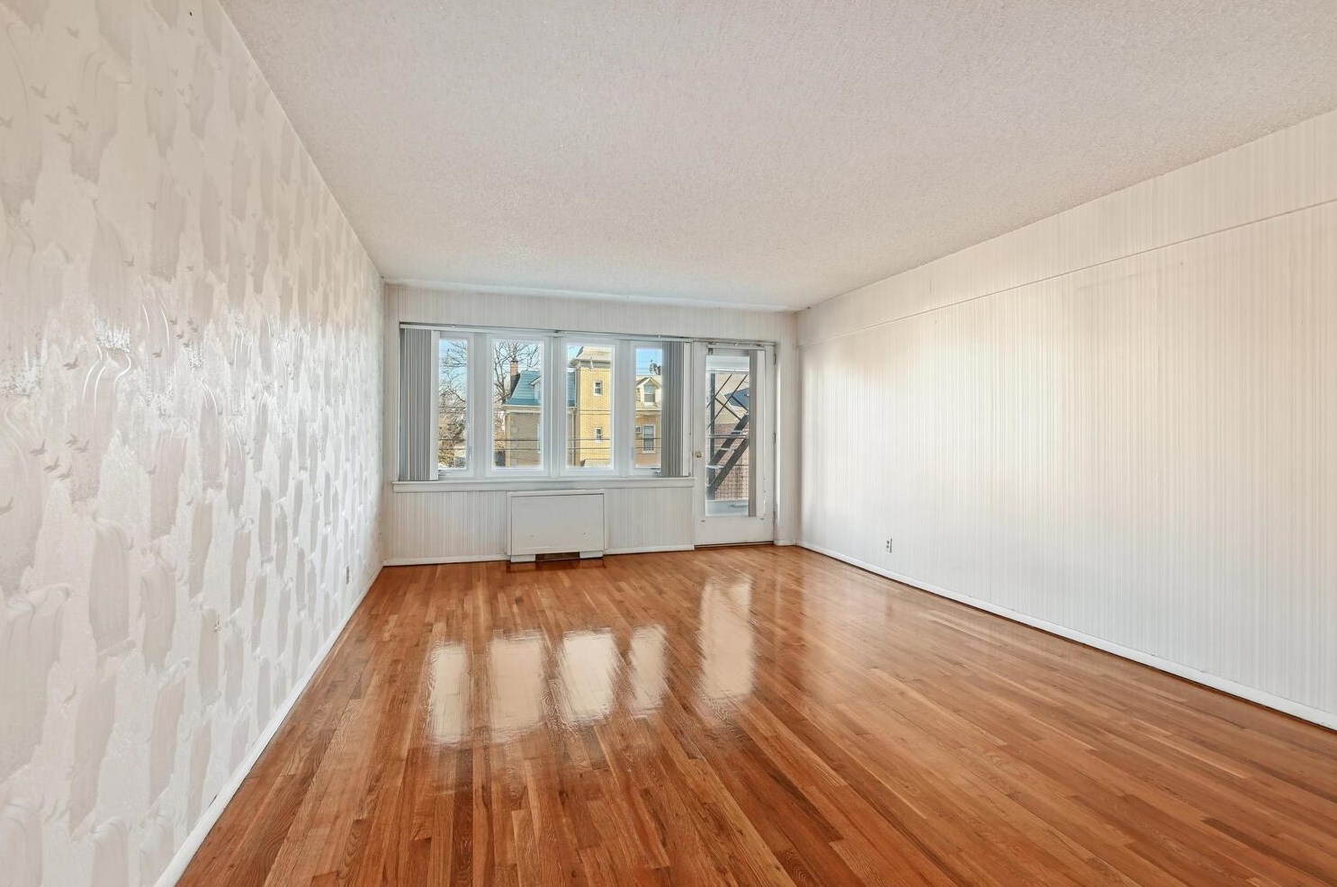 70 W 32nd St #2b, Bayonne, NJ 07002