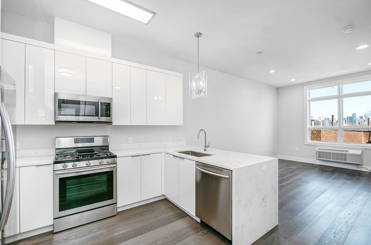119 Peter St #608, Union City, NJ 07087