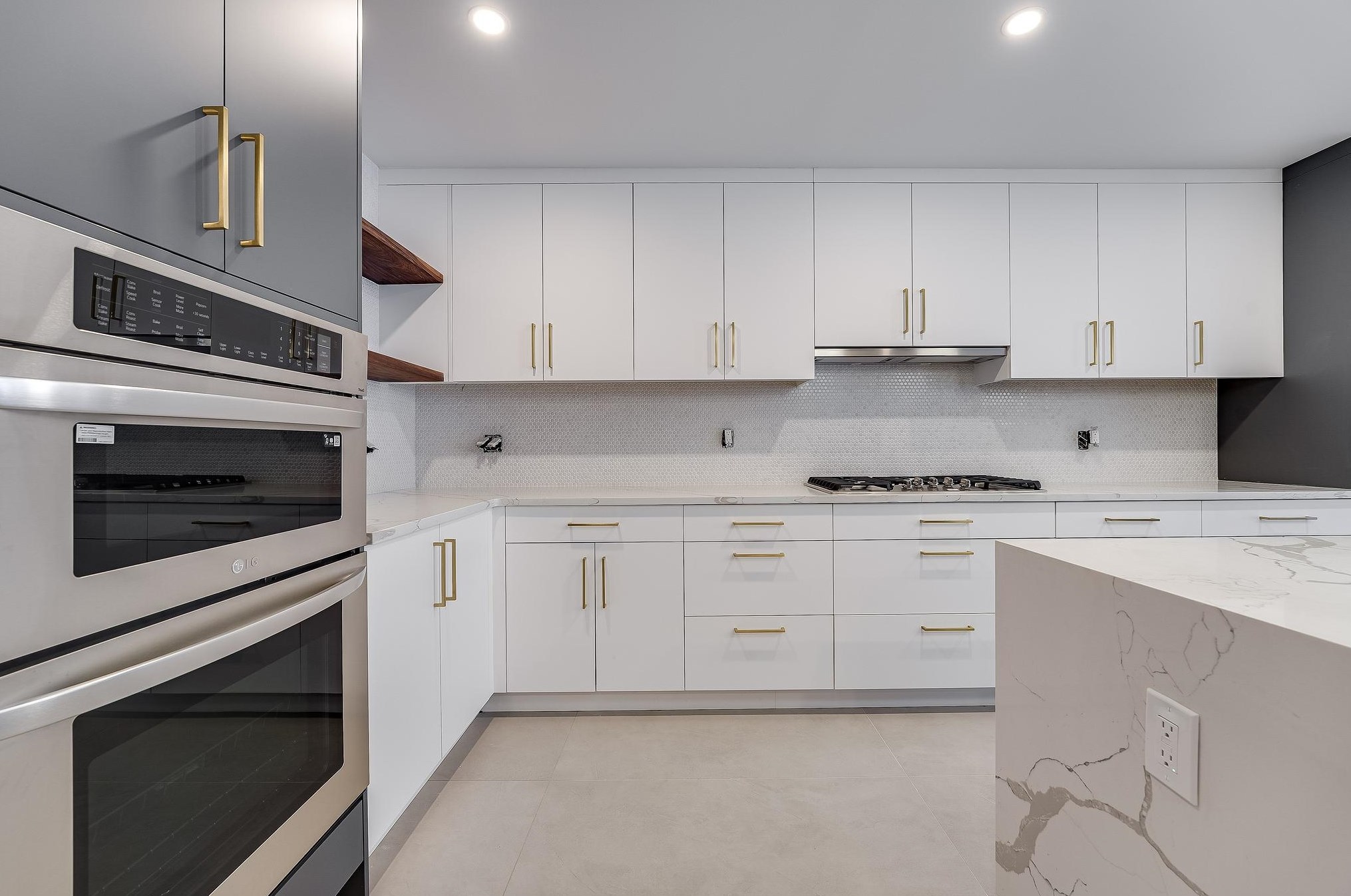 46 Manhattan Ave, Jersey City, NJ 07307-2332