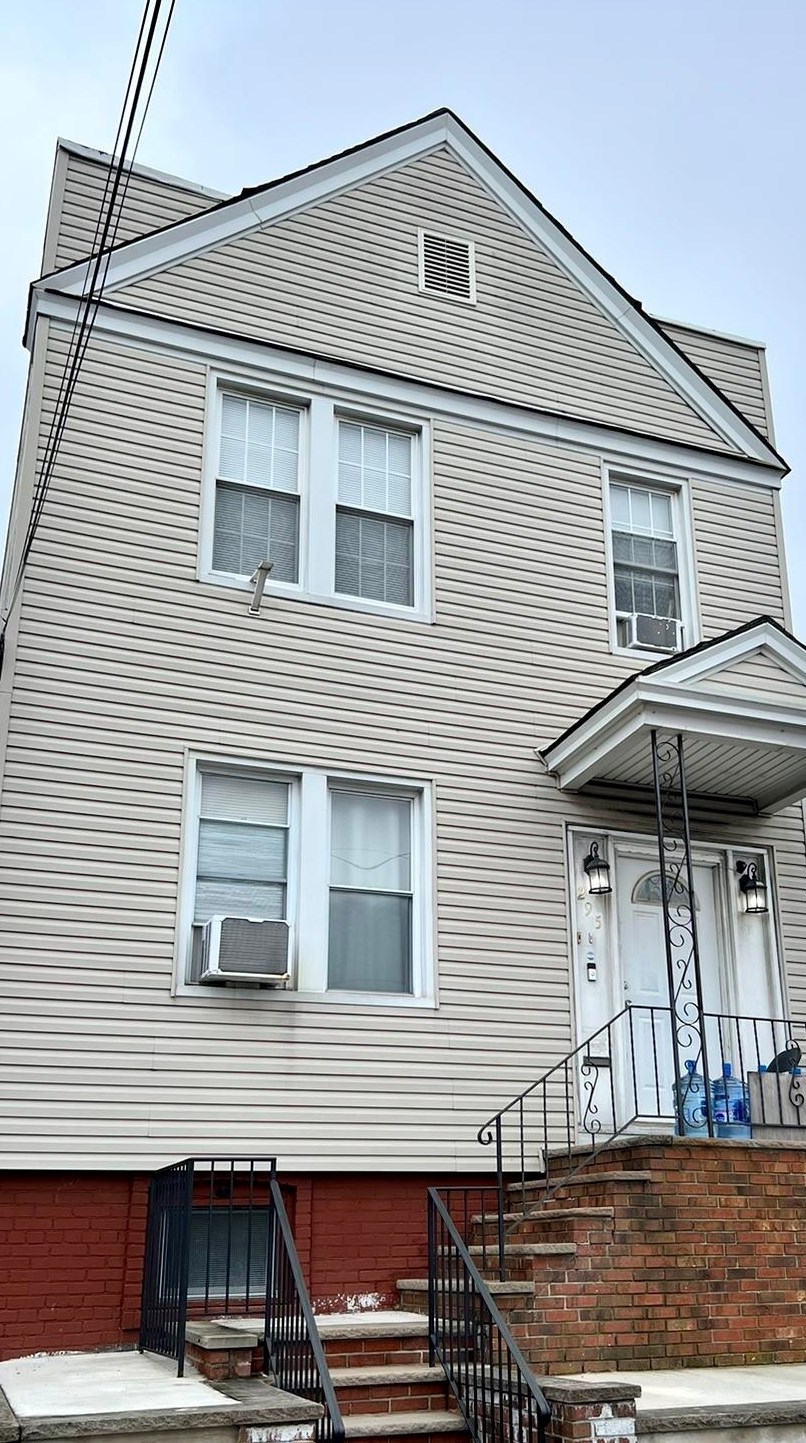 295 Linden Ave, Jersey City, NJ 07305-1913