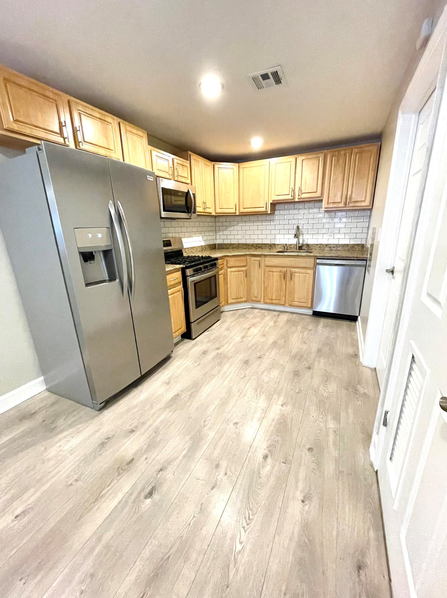 413 9th St #201, Union City, NJ 07087