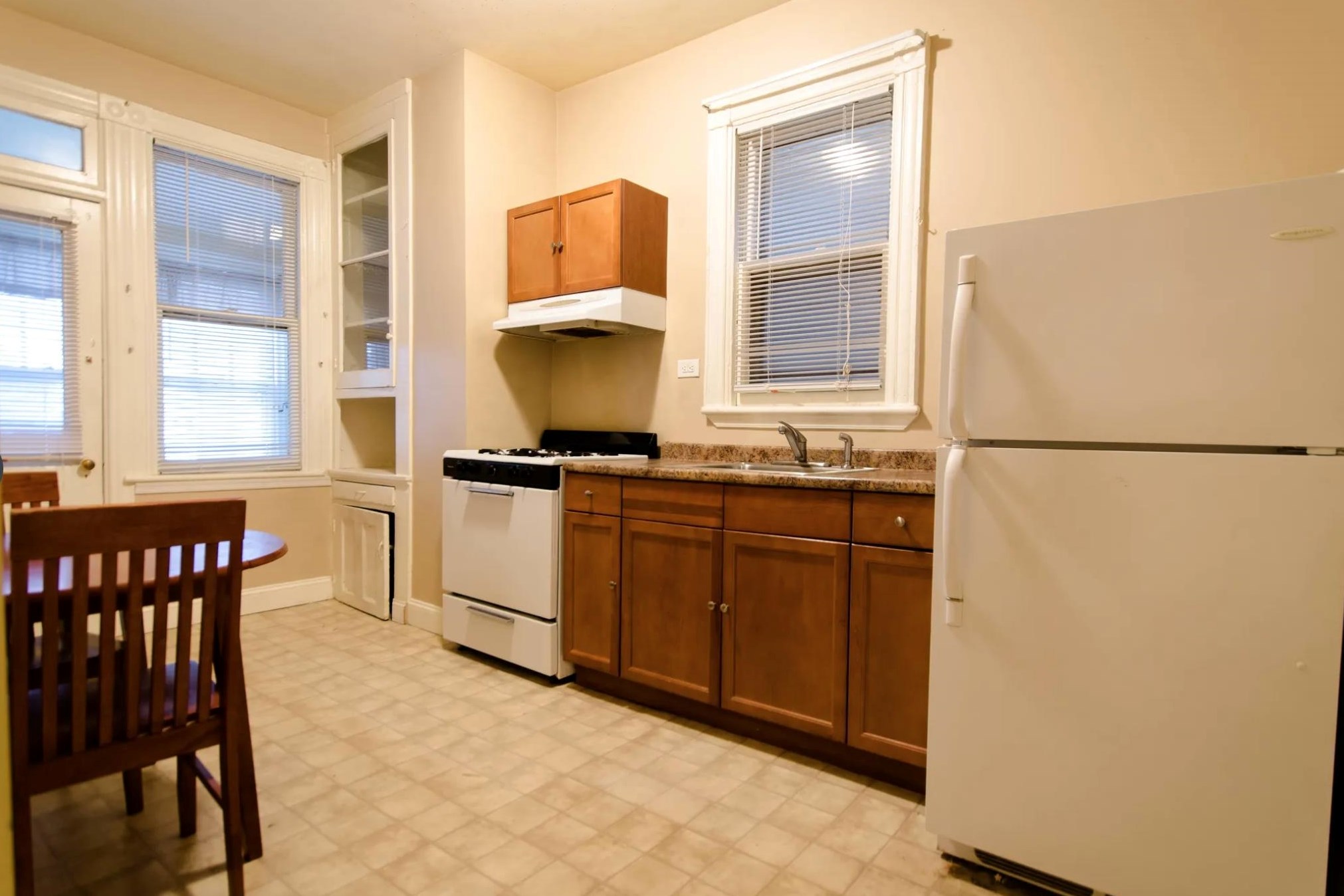 17 Willow St, Bayonne, NJ 07002