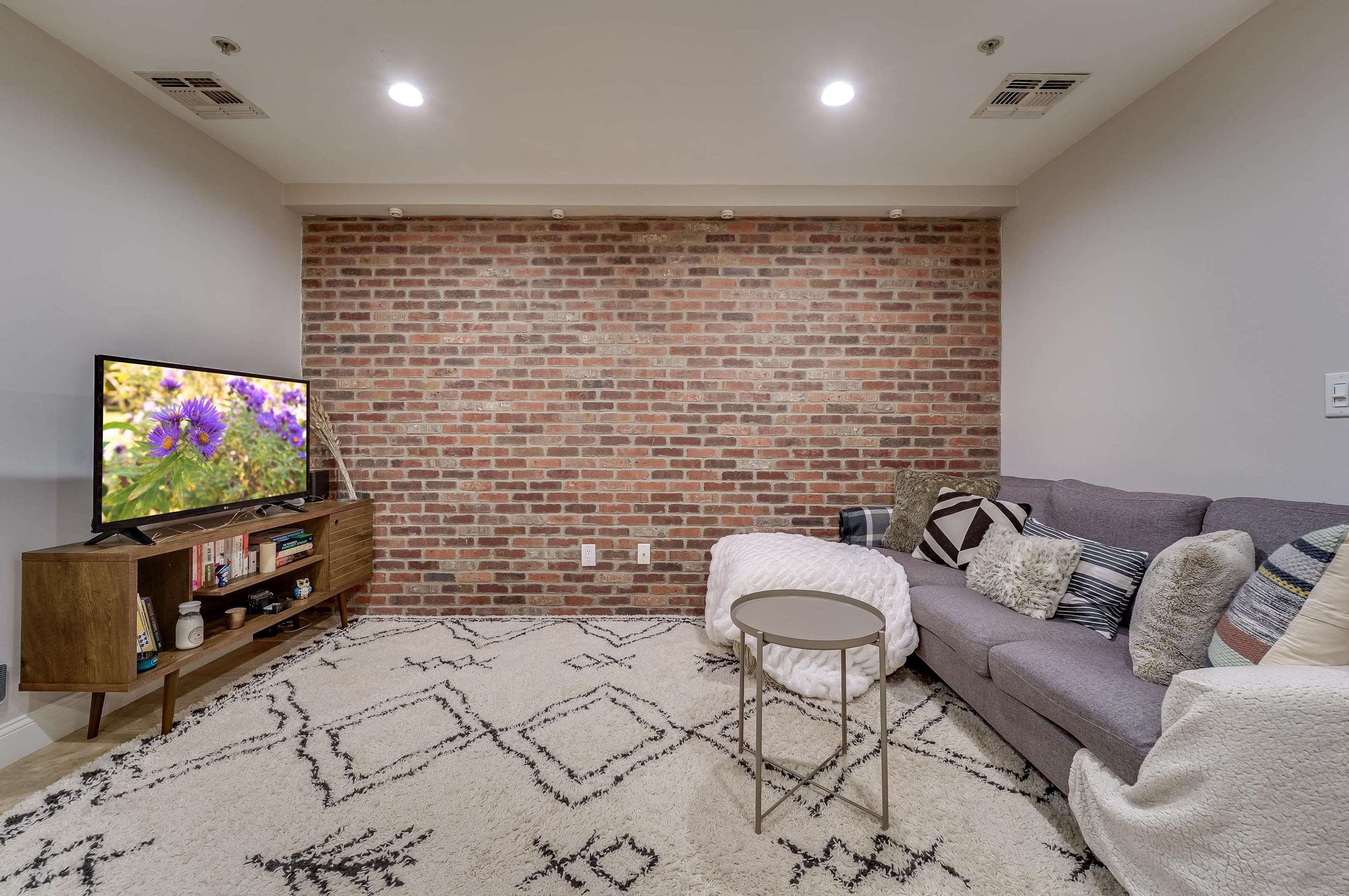 310 2nd St, Jersey City, NJ 07302-2748