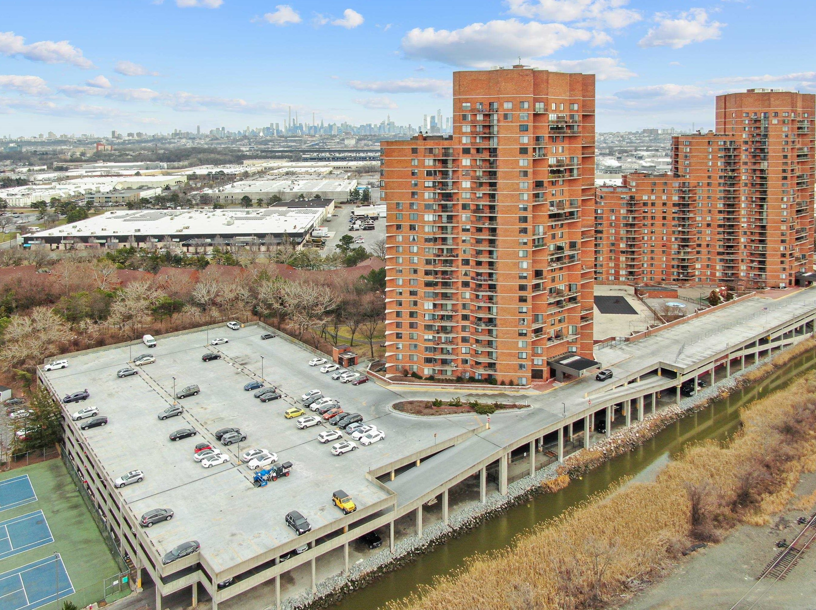 335 Harmon Cove Tower, Secaucus NJ  07094-1751 exterior