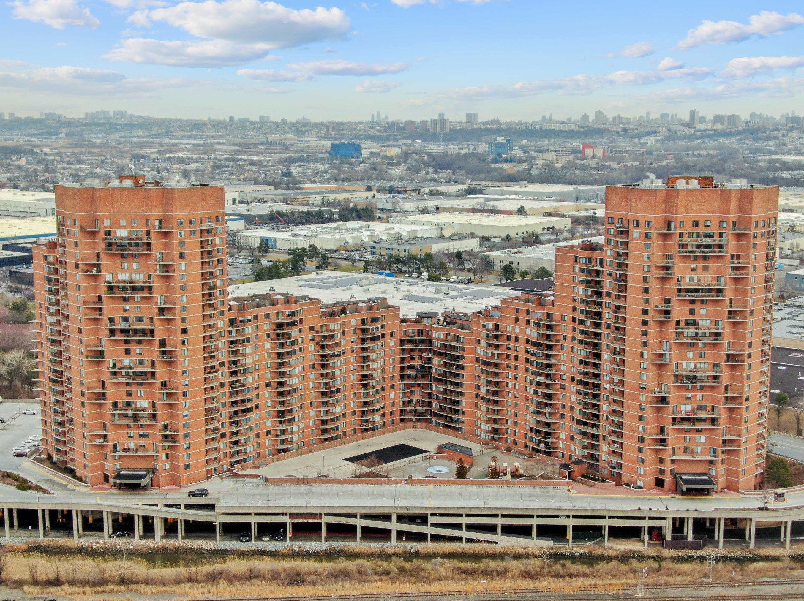 335 Harmon Cove Tower, Secaucus NJ  07094-1751 exterior