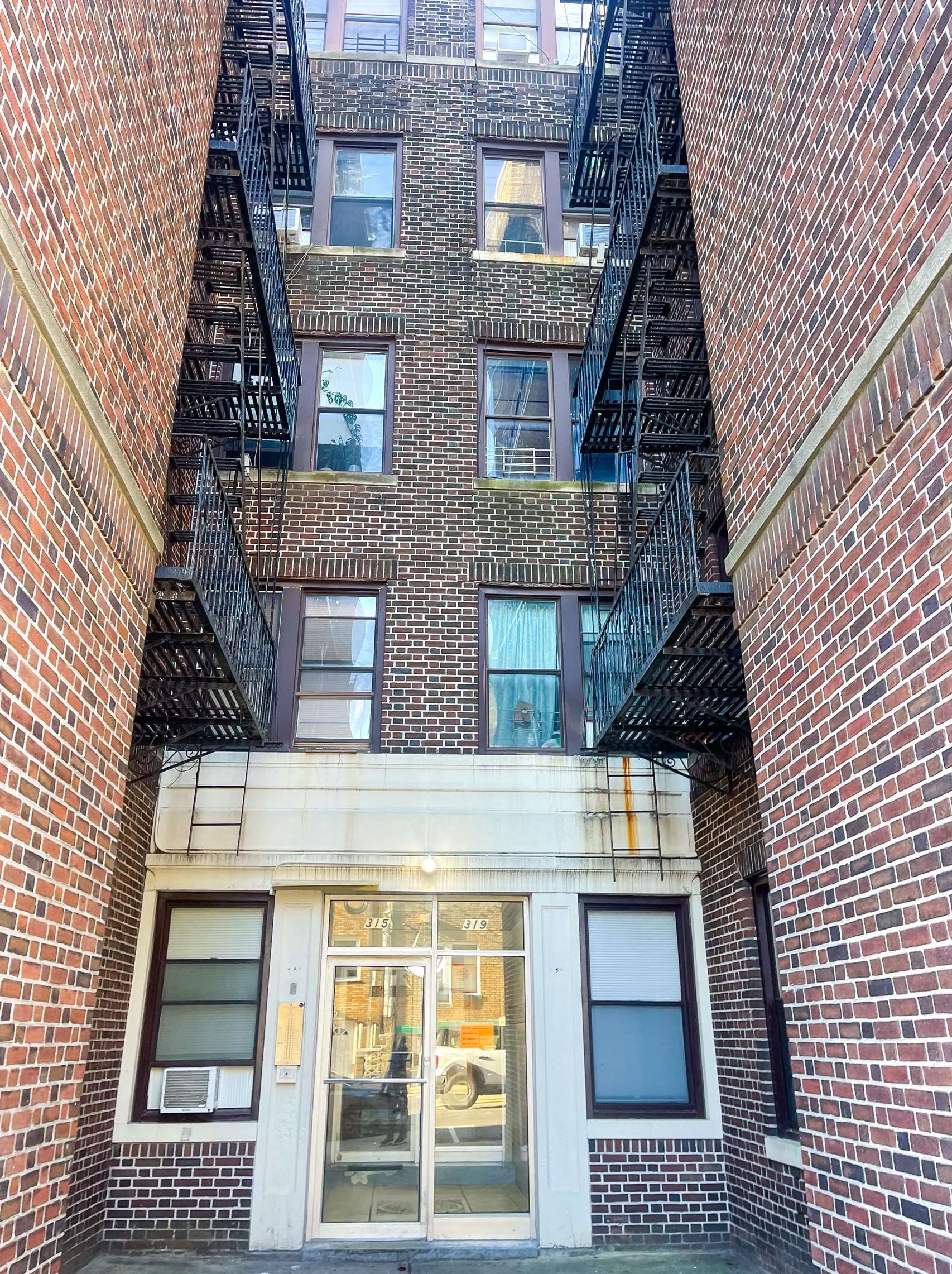 315 56th St #e8, West New York, NJ 07093