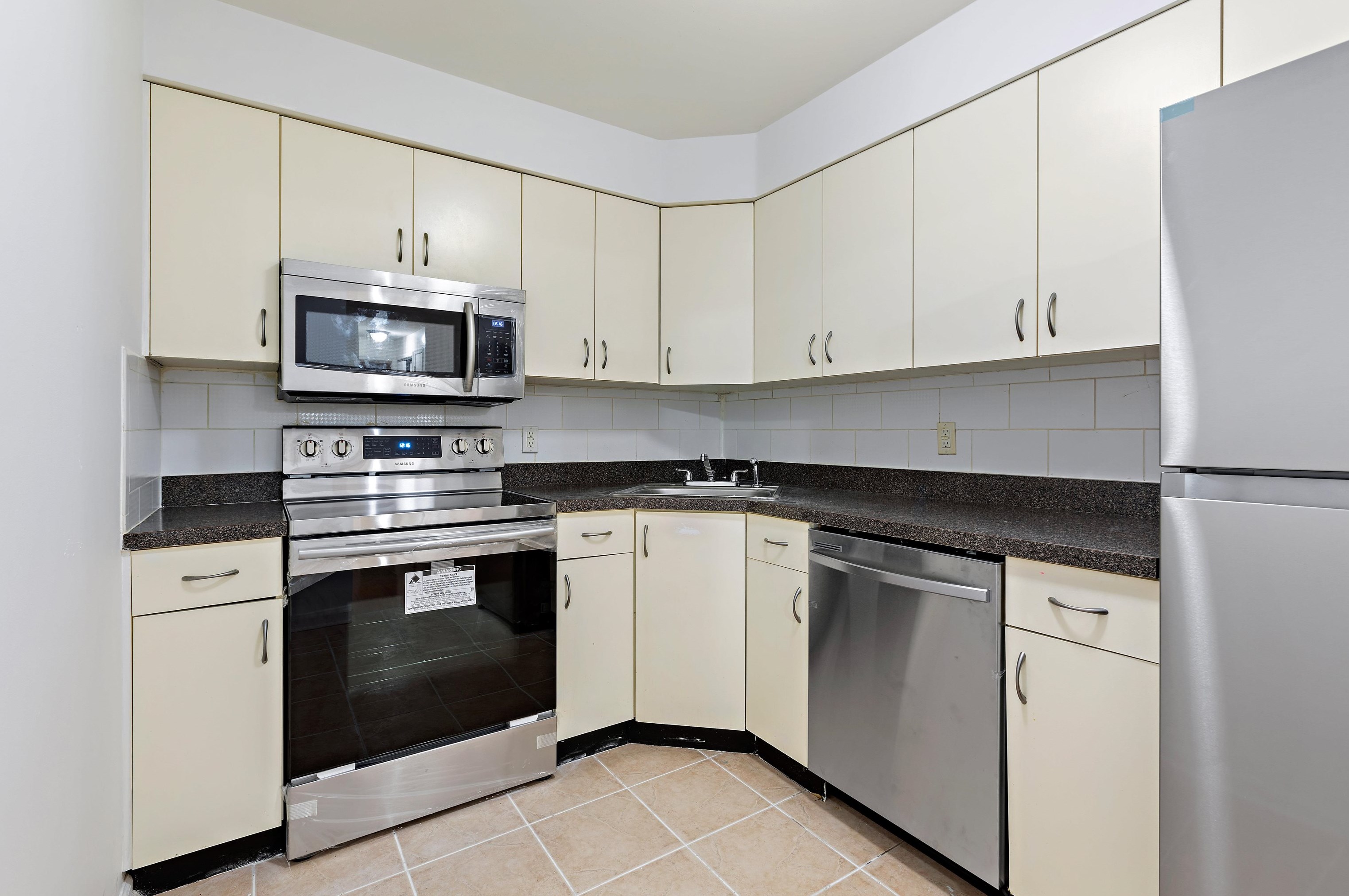 327 71st St #1a, West New York, NJ 07093
