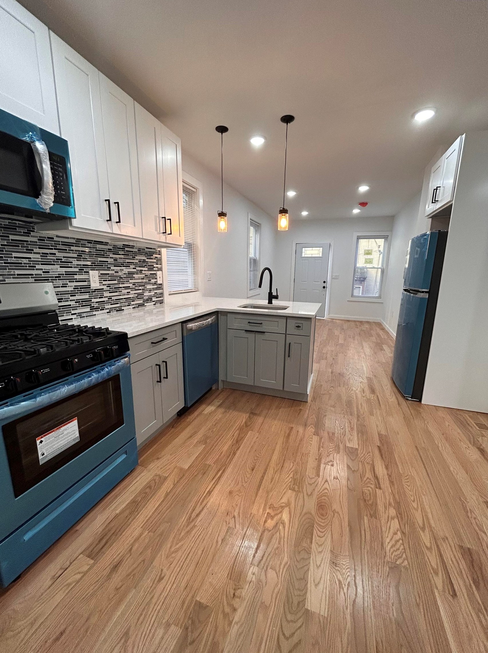 518 51st St #1r, West New York, NJ 07093