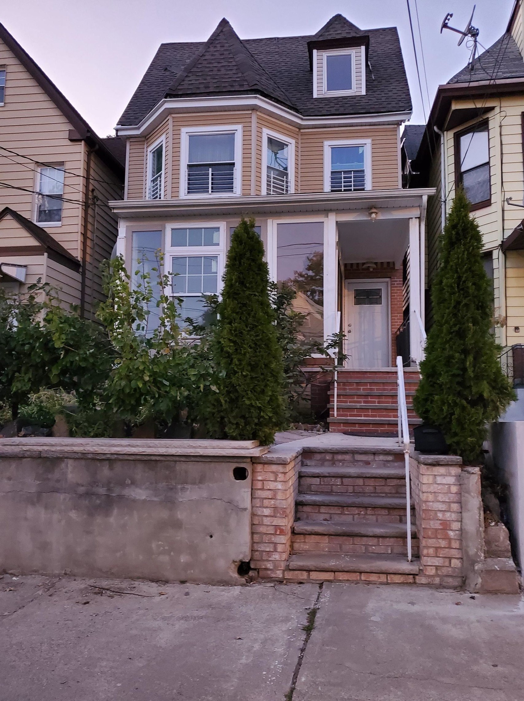 321 Arlington Ave #2, Jersey City, NJ 07305