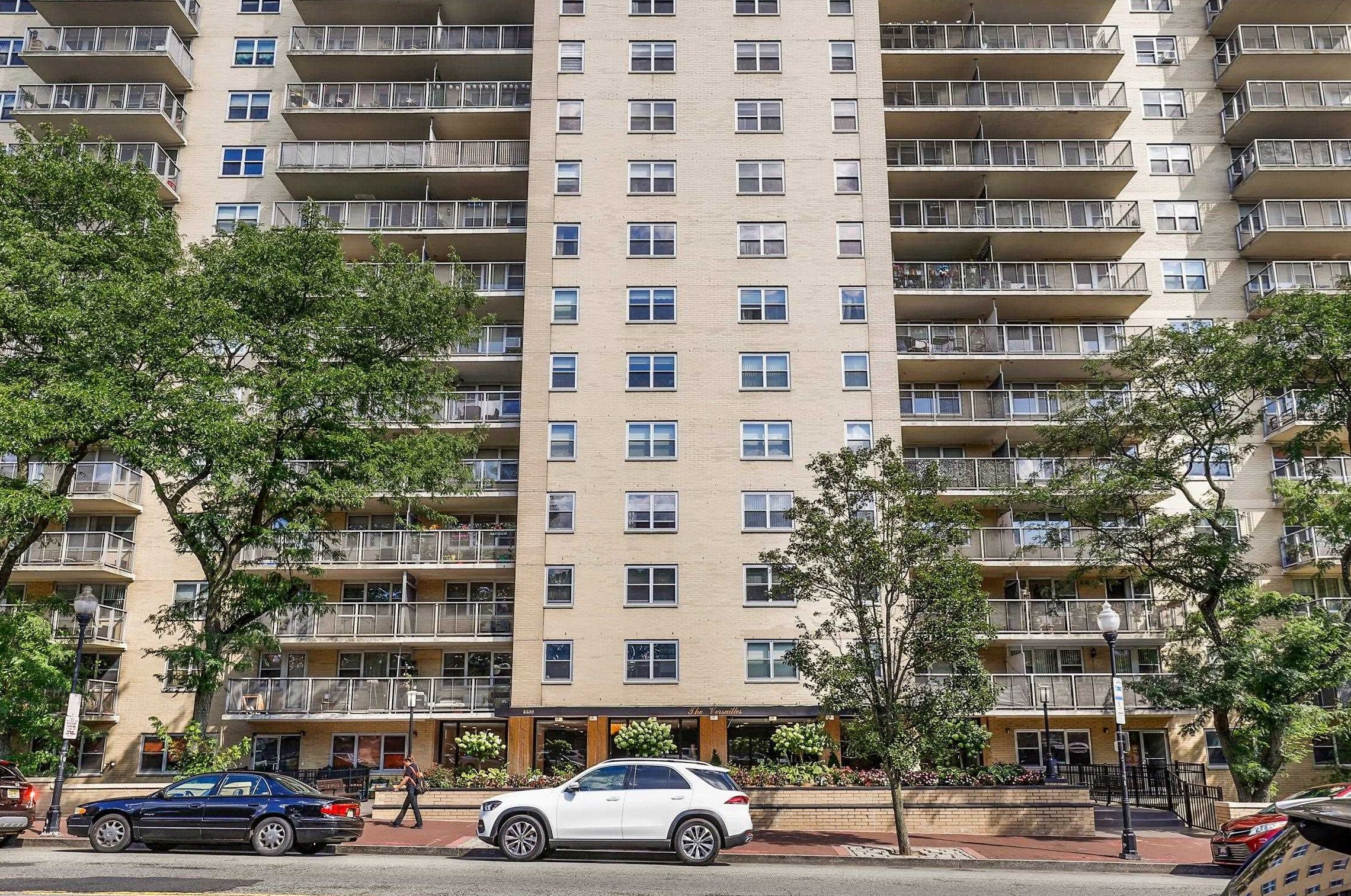 6600 Blvd E #22j, West New York, NJ 07093