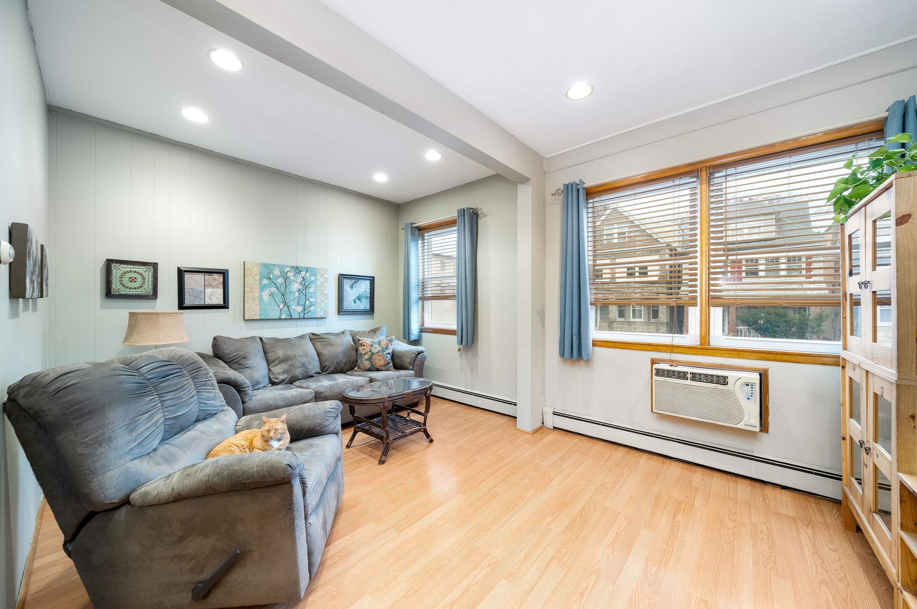 123 W 28th St, Bayonne, NJ 07002