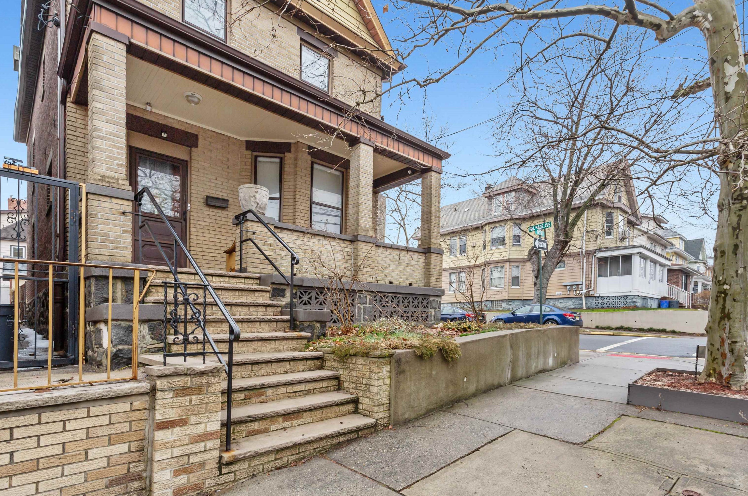 339 76th St, North Bergen, NJ 07047