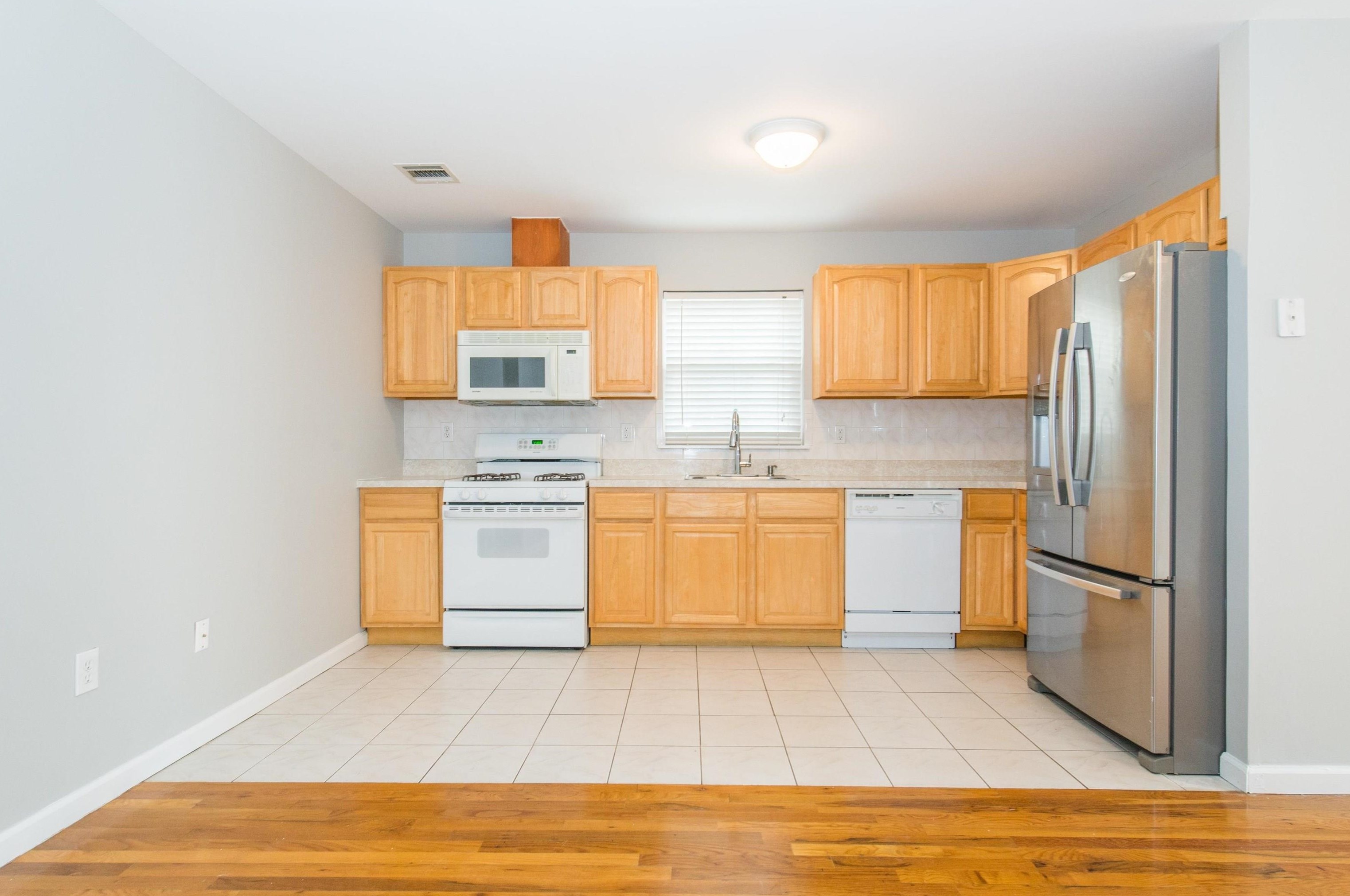 250 Halladay St #1, Jersey City, NJ 07304