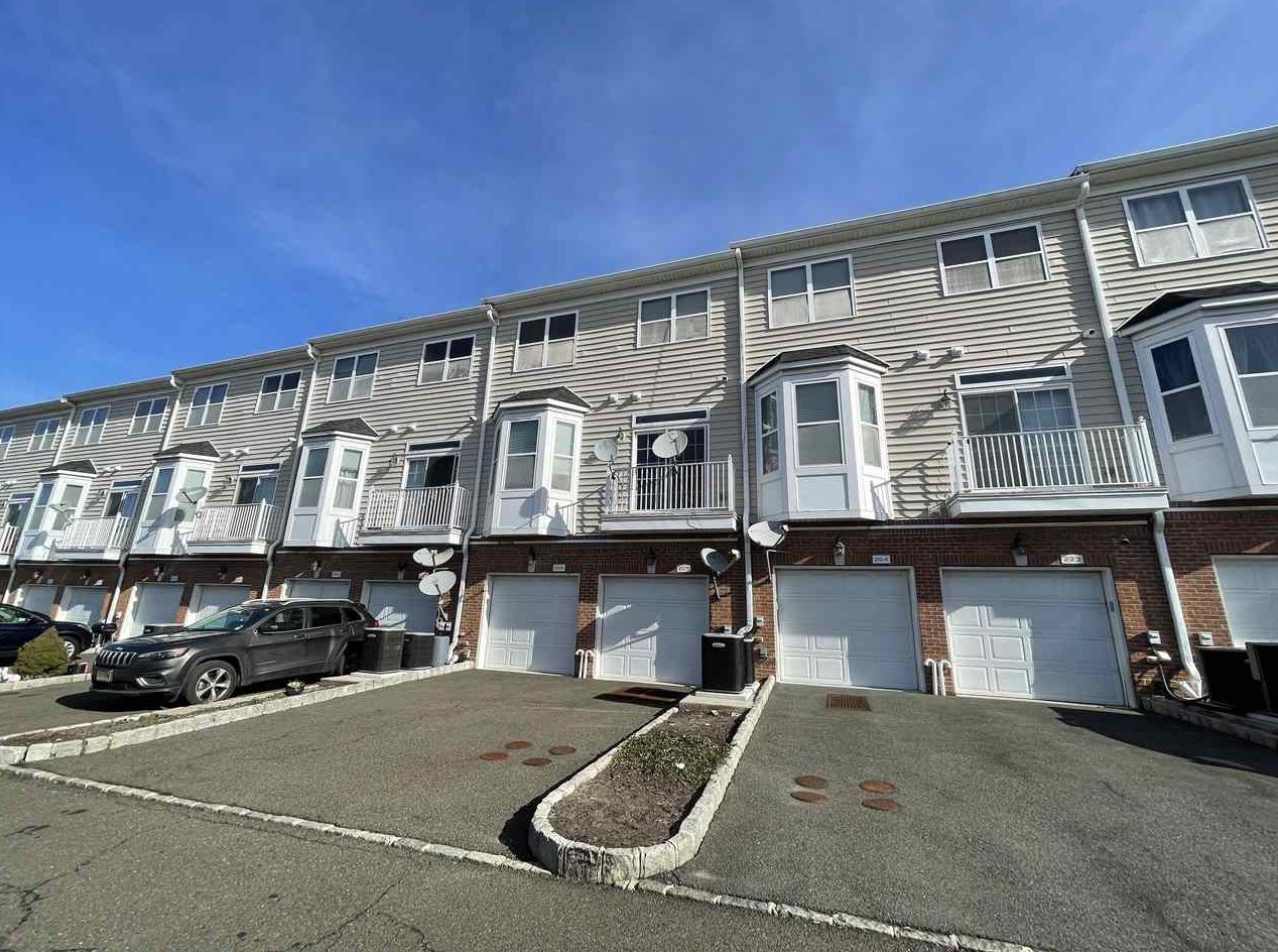 275 Custer Ave #225, Jersey City, NJ 07305