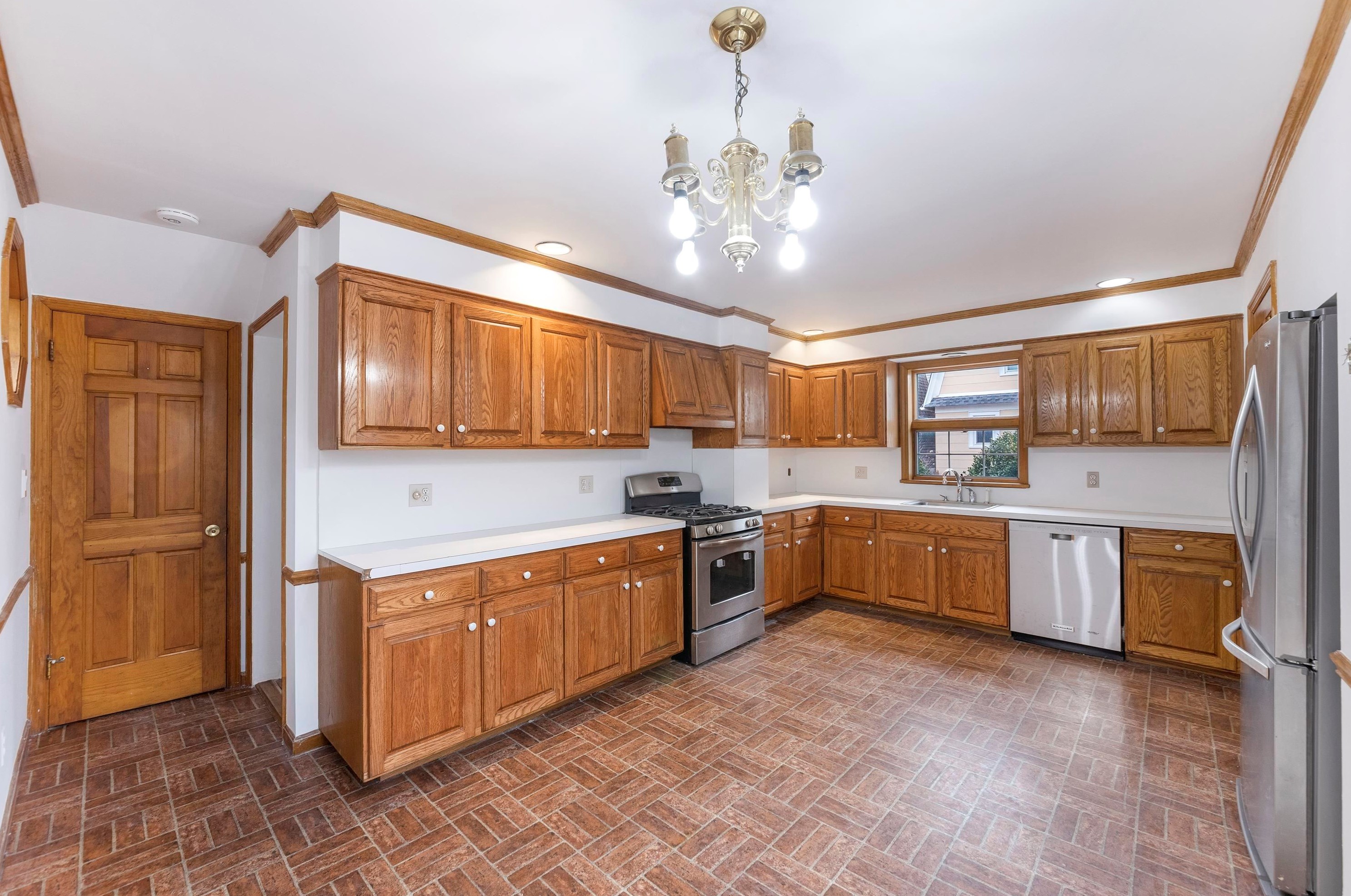 120 W 56th St, Bayonne, NJ 07002