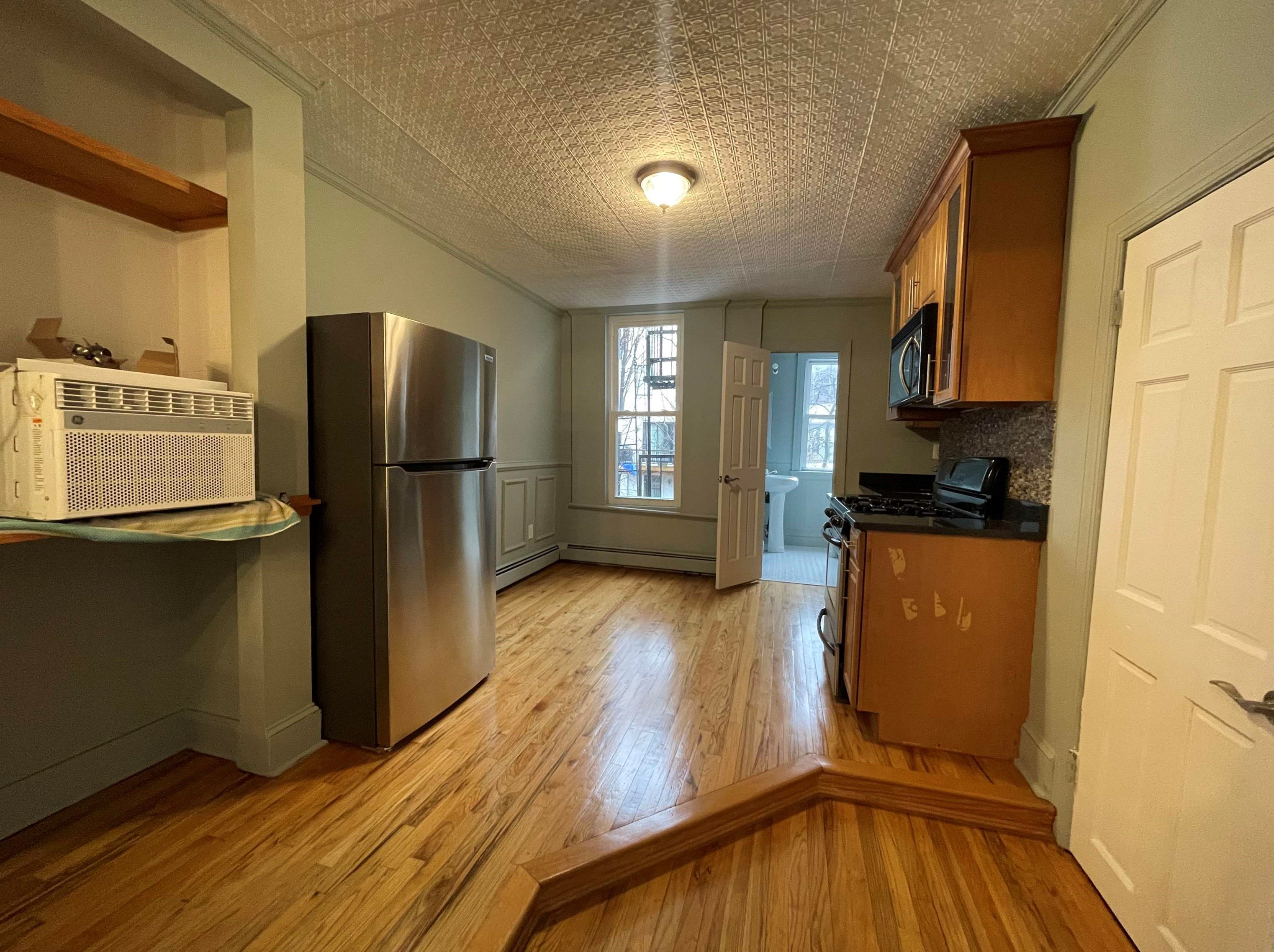 341 9th St, Jersey City, NJ 07302-1559