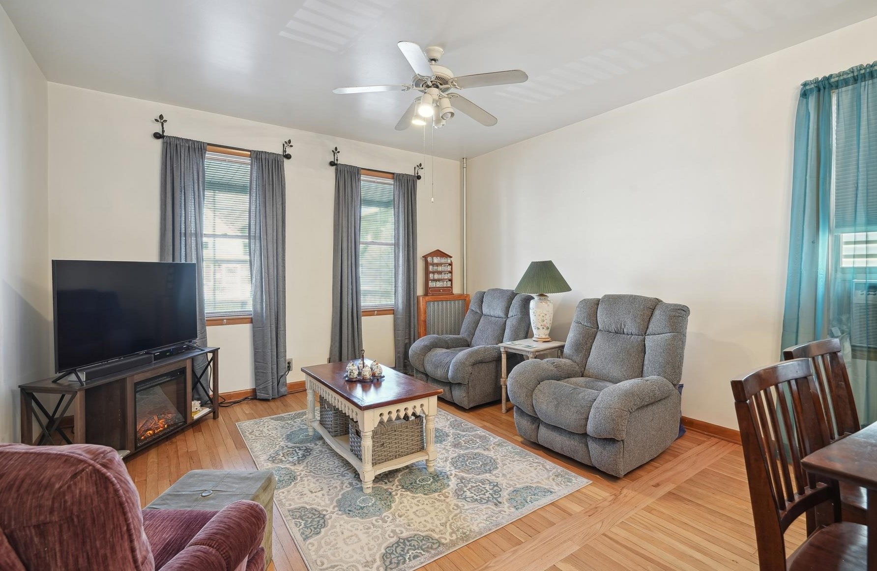 128 W 50th St, Bayonne, NJ 07002