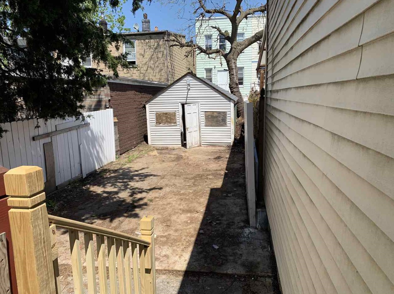 422 3rd St, Union City, NJ 07087