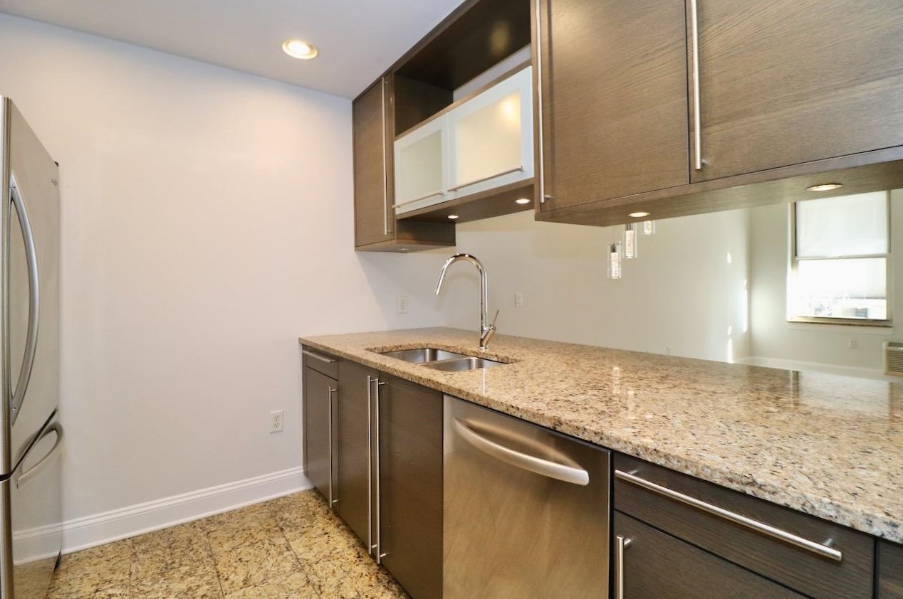 10 Regent St #219, Jersey City, NJ 07302