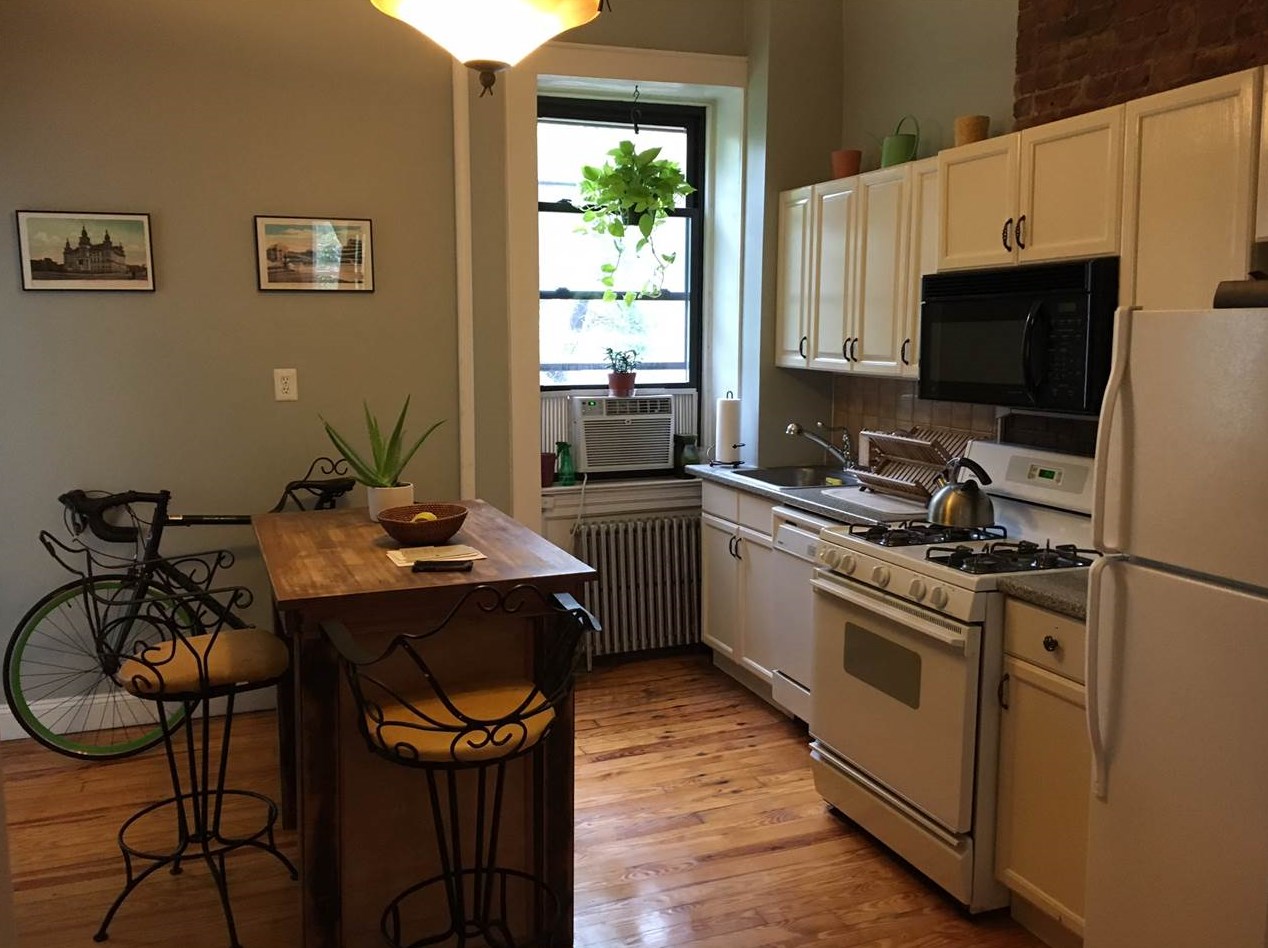 133 Wayne St ##1 Parlor, Jersey City, NJ 07302