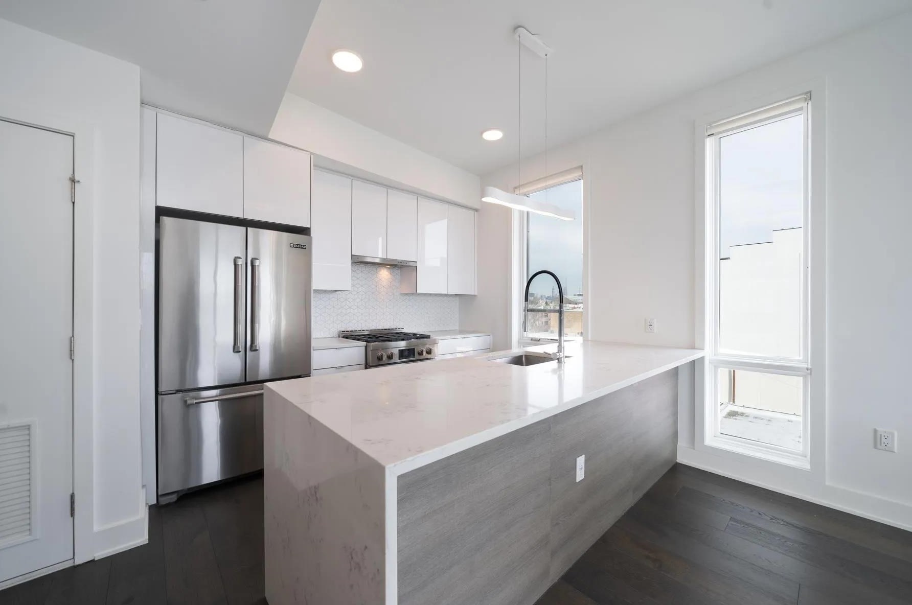 380 Newark Ave #403, Jersey City, NJ 07302