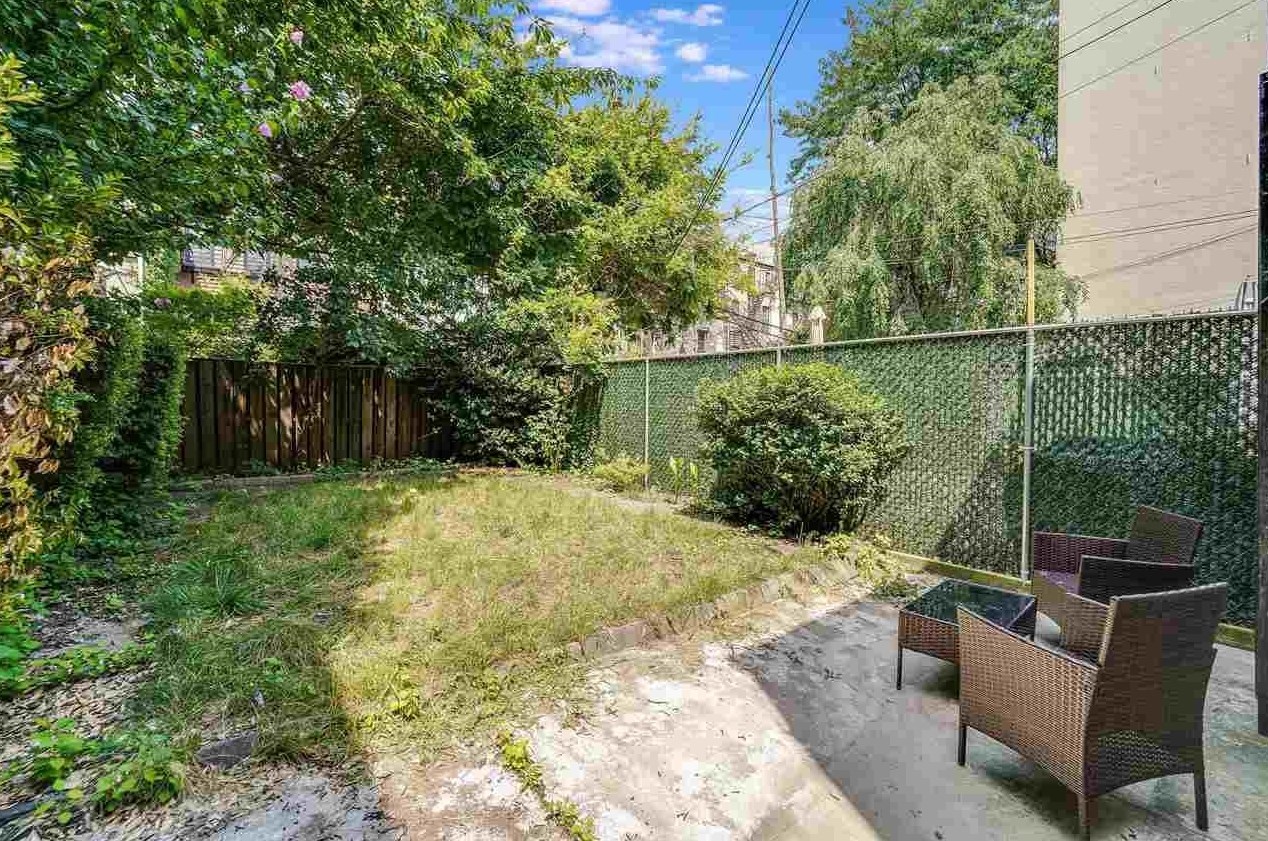 316 Montgomery St, Jersey City NJ  07302-4003 exterior