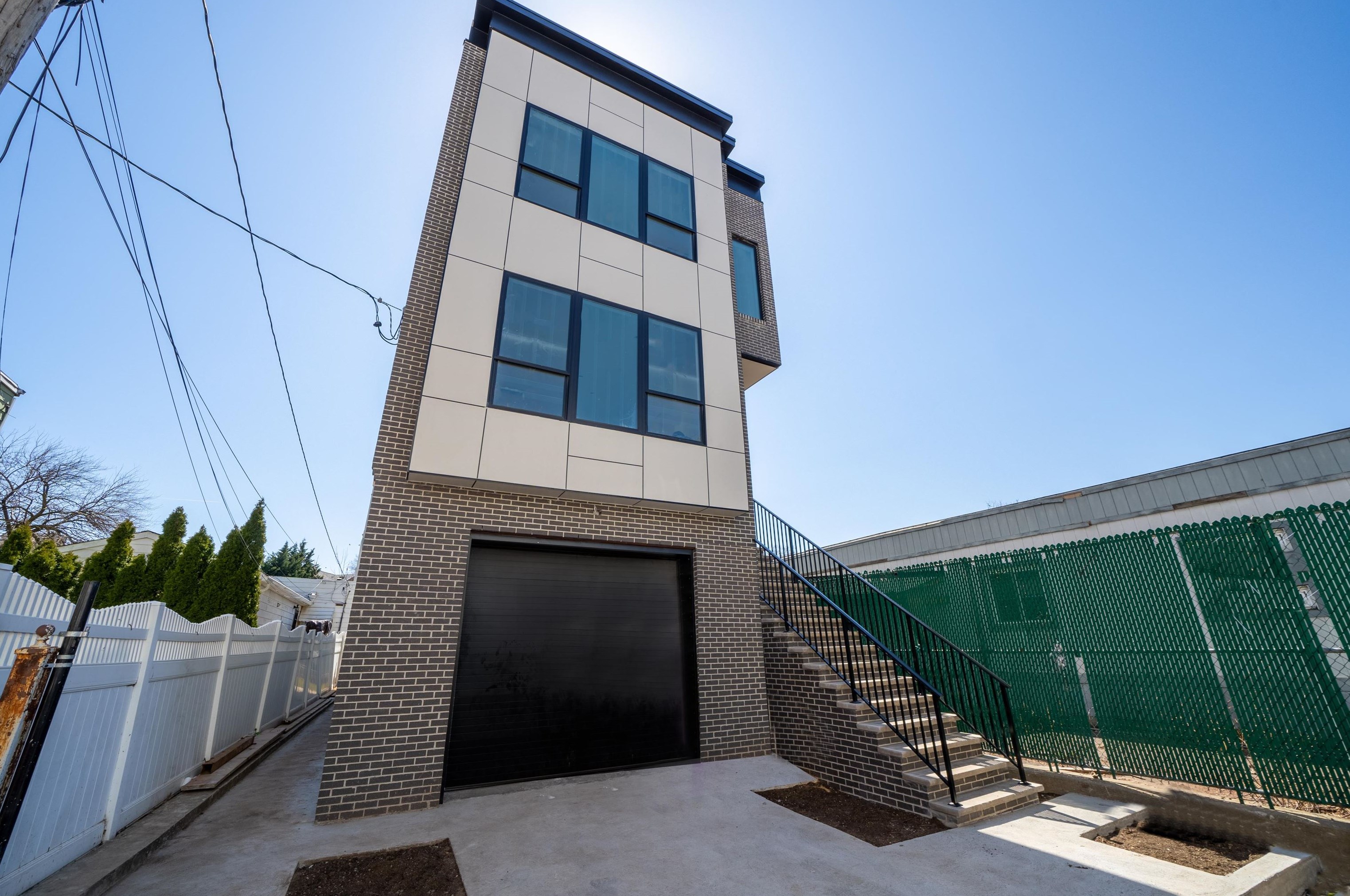 21 Crawford St, Jersey City, NJ 07306-3301