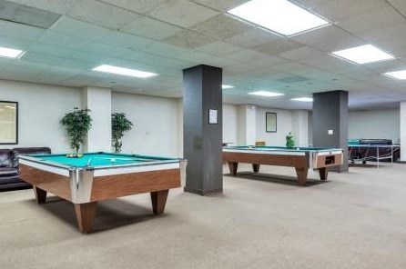 215 Harmon Cove Tower #215, Secaucus, NJ 07094