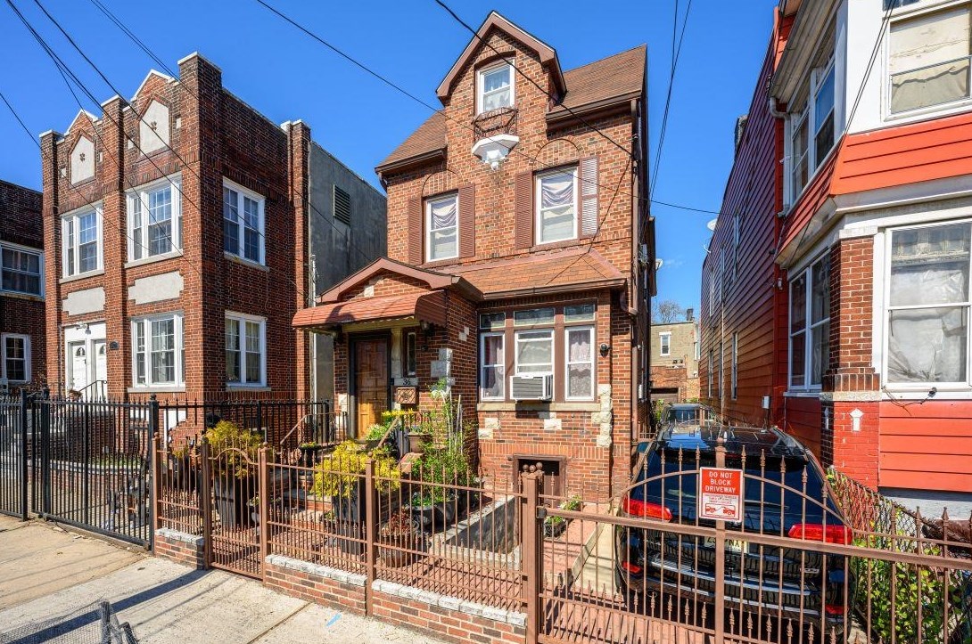 36 Stegman St, Jersey City, NJ 07305-4116