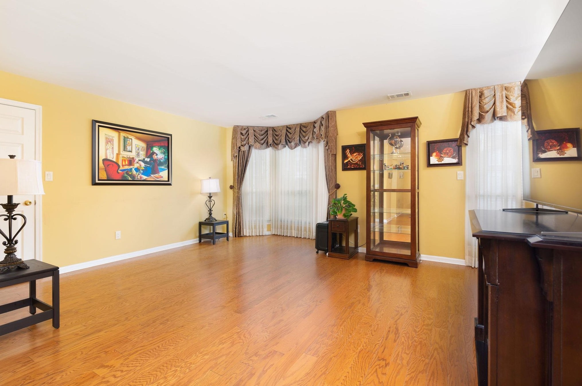 16 Buttonwood St, Jersey City, NJ 07305-4855