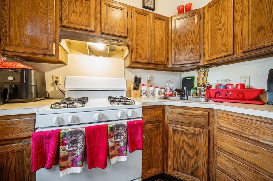 170 Fulton Ave, Jersey City NJ 07305-1404 exterior