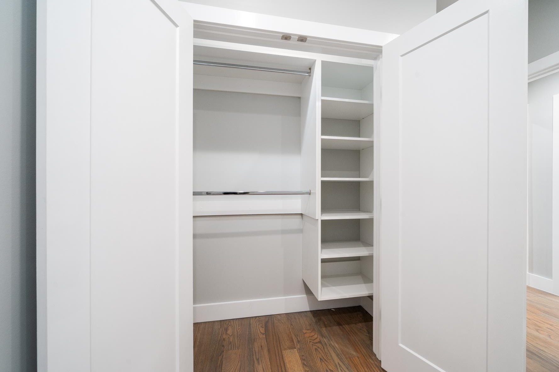 195 Liberty Ave, Jersey City NJ 07306-4919 exterior