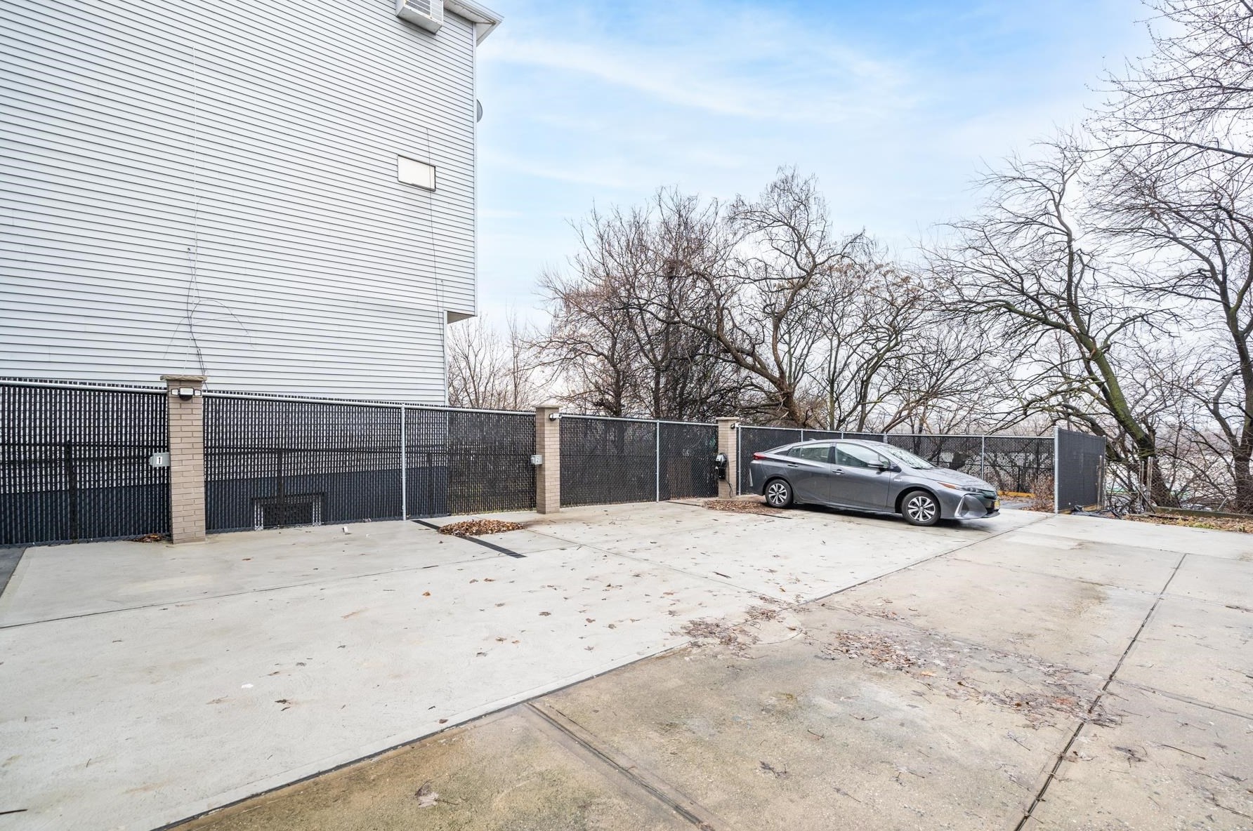 195 Liberty Ave, Jersey City NJ 07306-4919 exterior