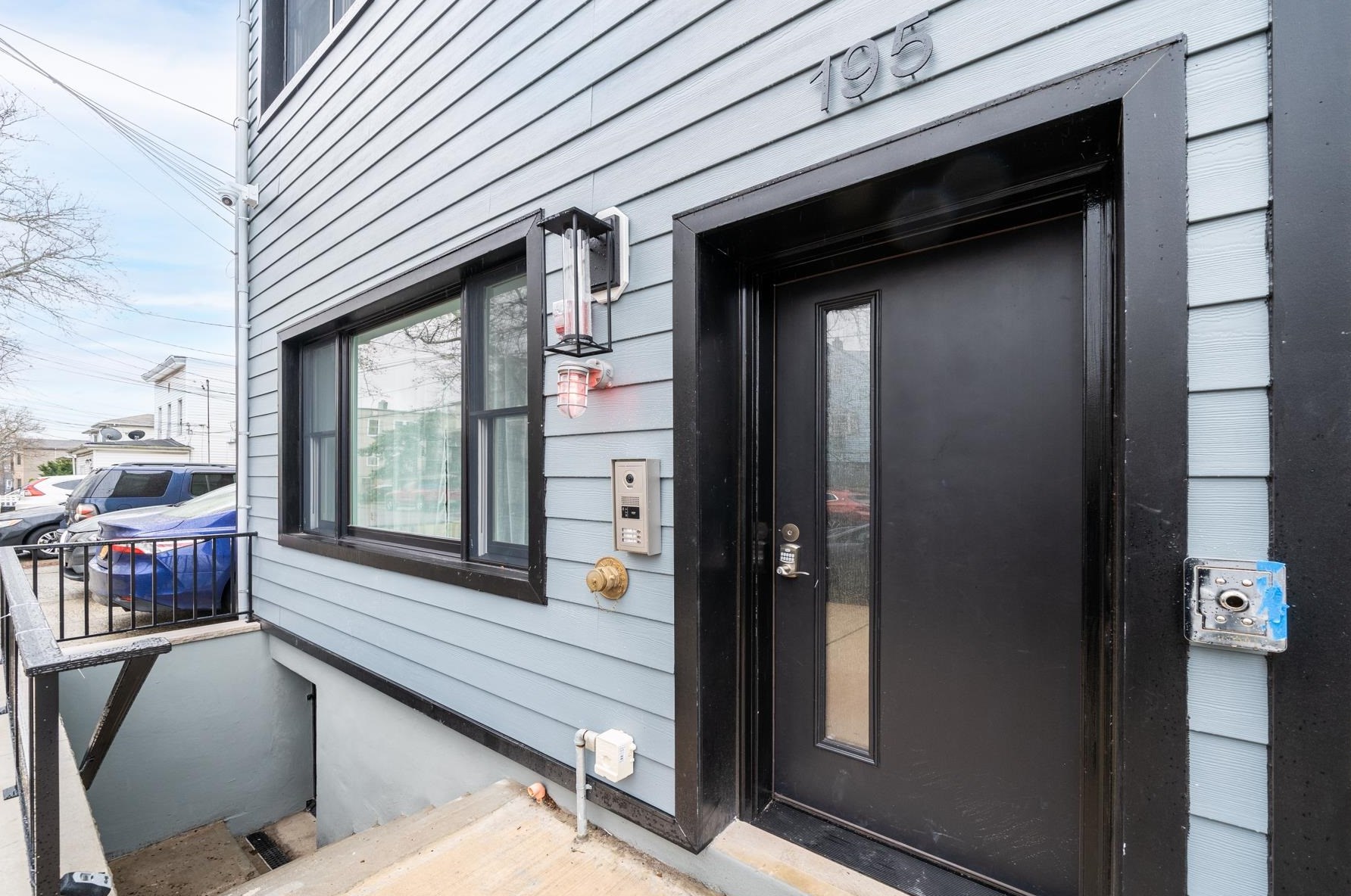 195 Liberty Ave, Jersey City NJ 07306-4919 exterior