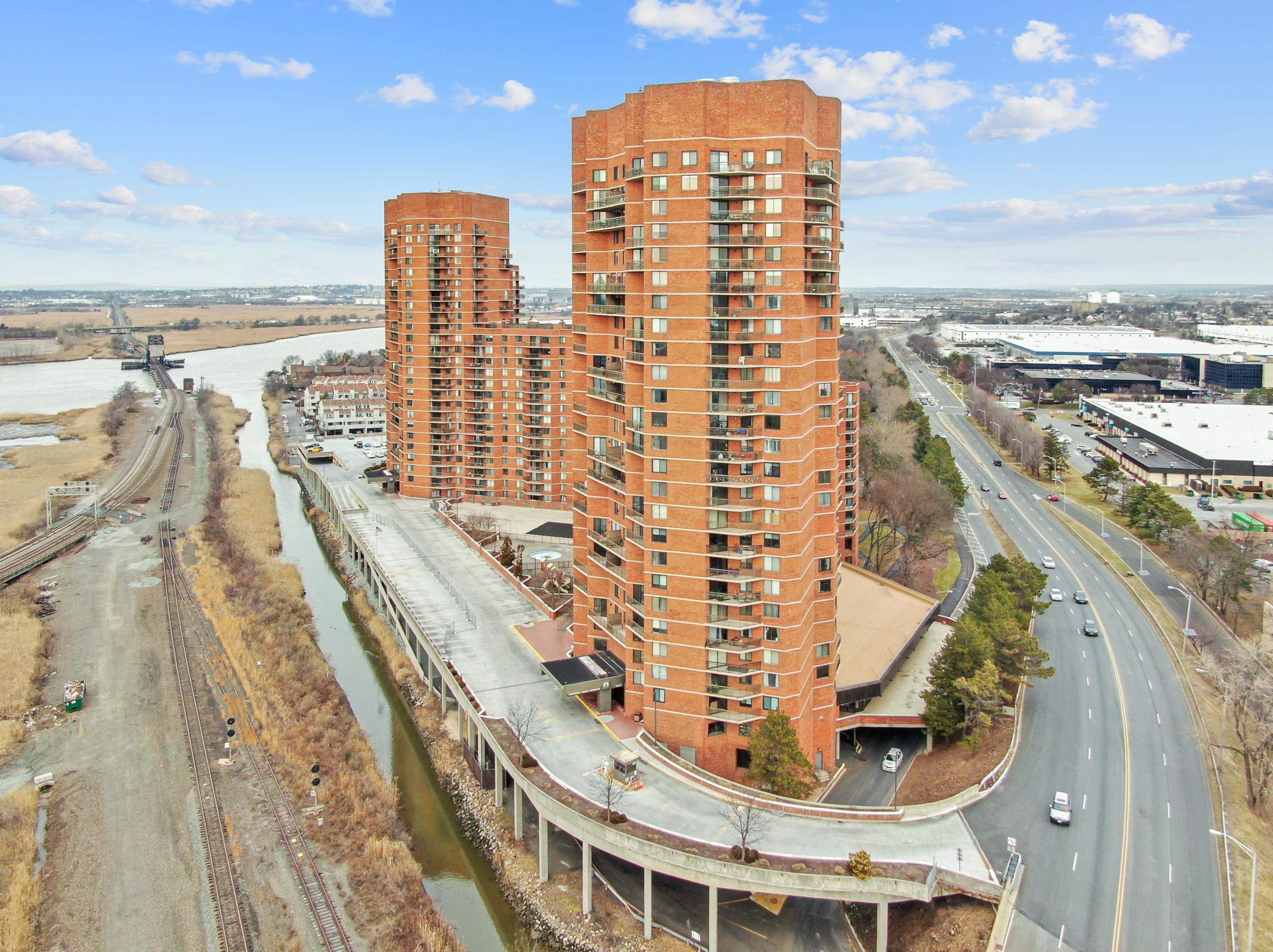 1638 Harmon Cove Tower, Secaucus NJ  07094-1766 exterior