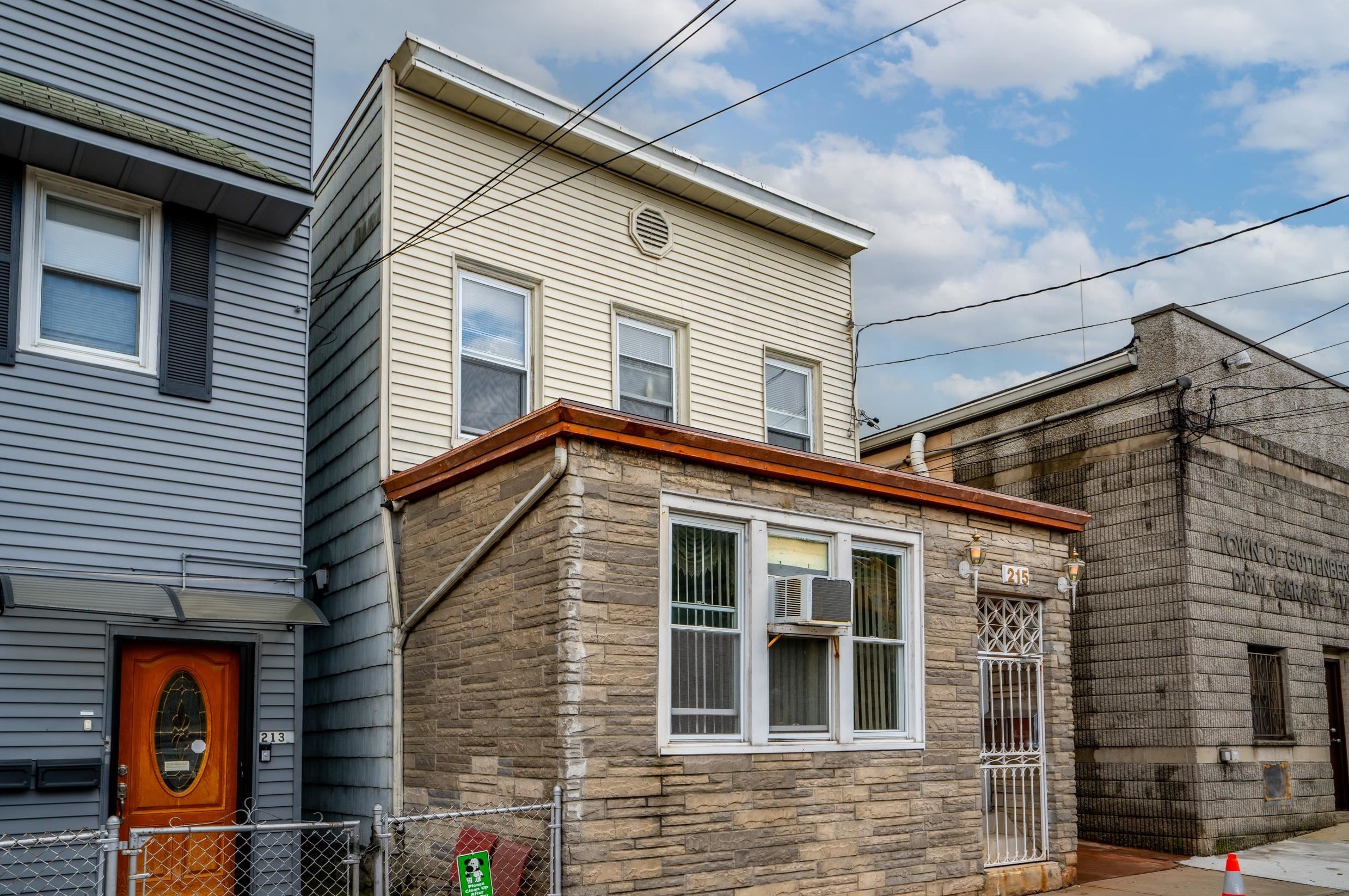 215 71st St, West New York, NJ 07093-3411