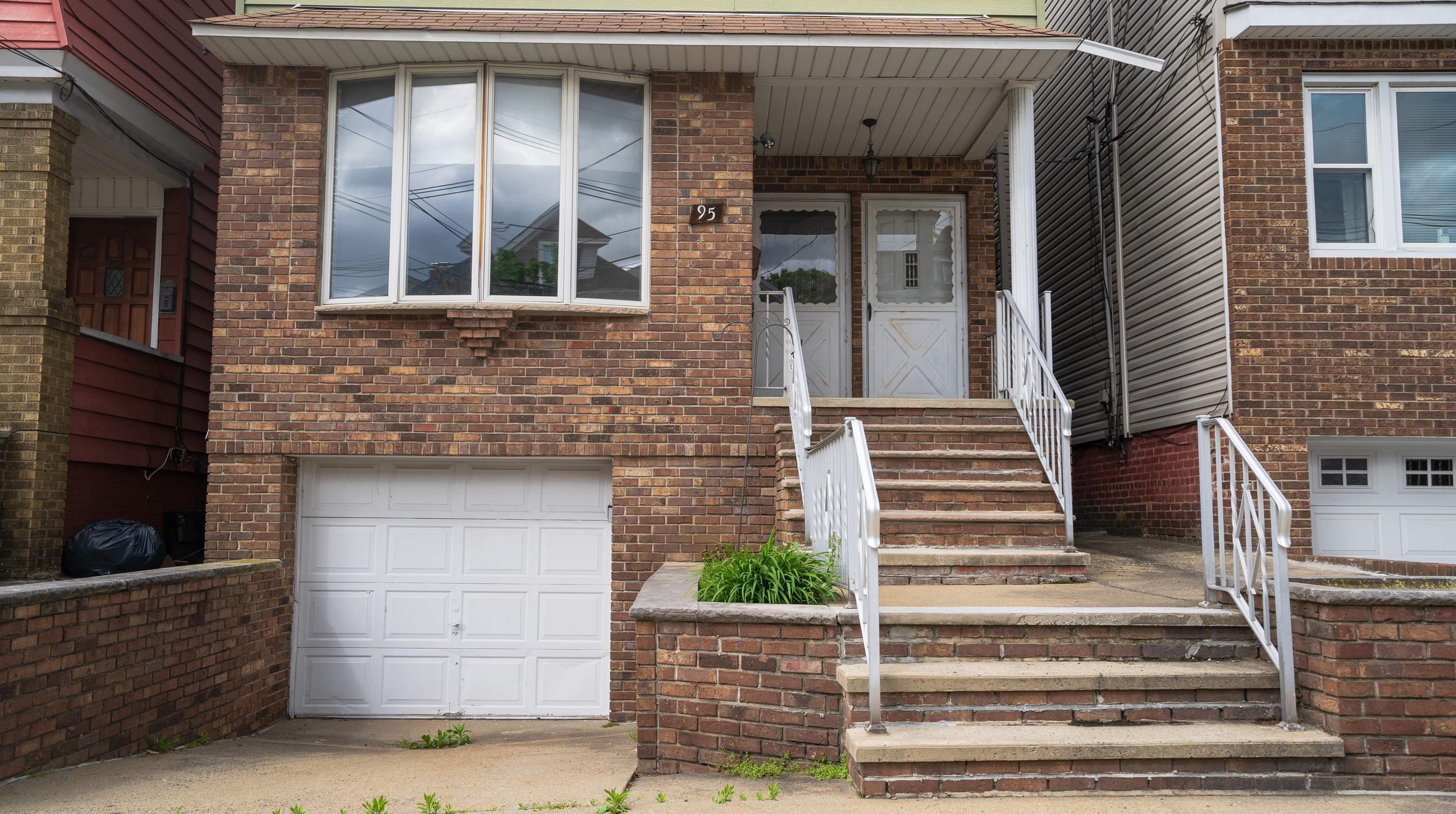 95 W 42nd St, Bayonne, NJ 07002