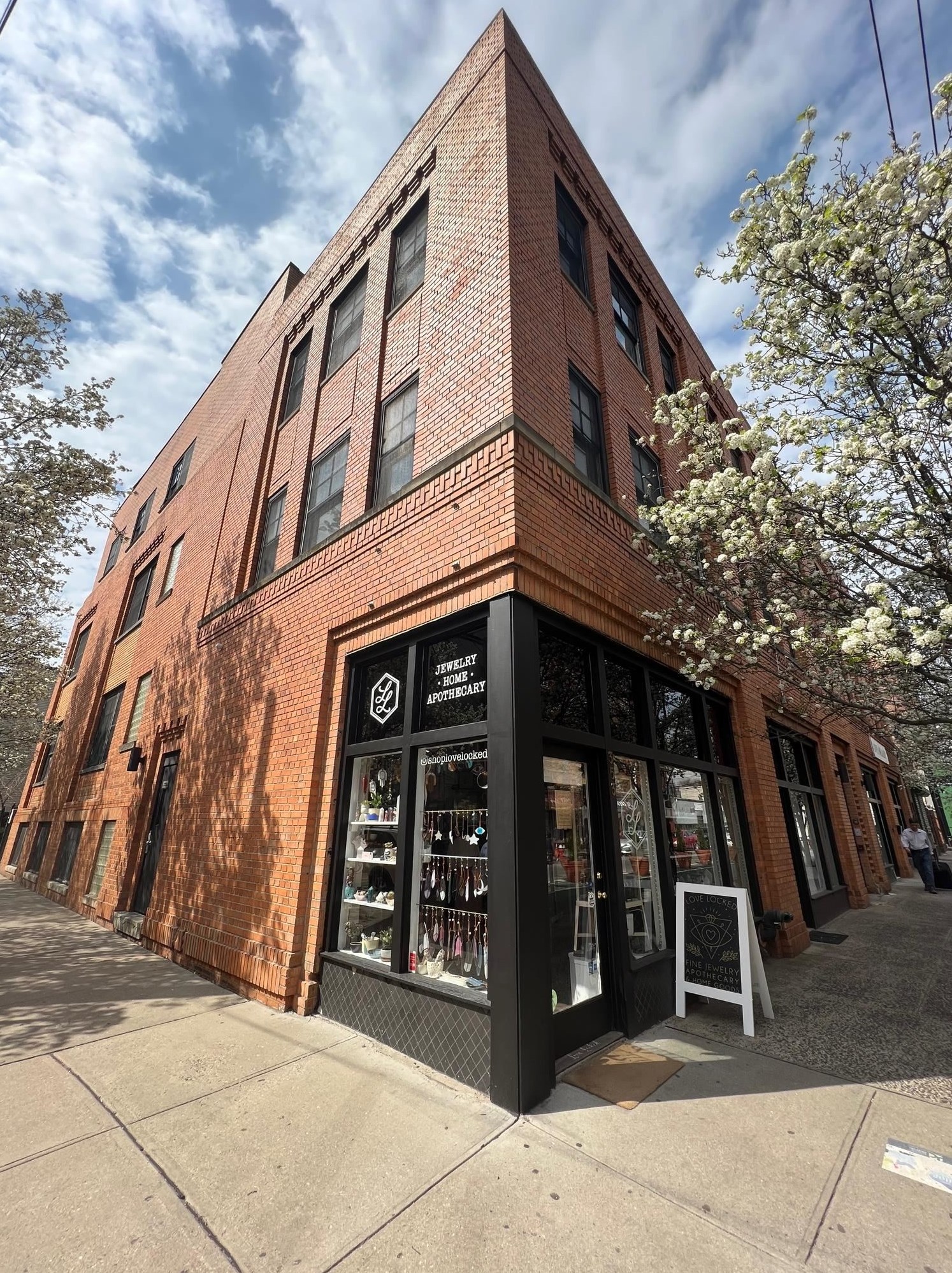 353 Grove St #1a, Jersey City, NJ 07302
