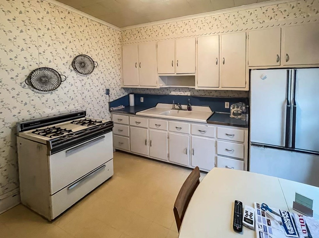 166 Boyd Ave, Jersey City, NJ 07304-1102