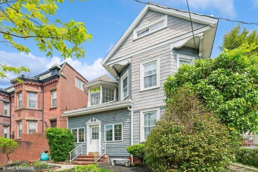 97-99 West 8th St, Bayonne, NJ 07002