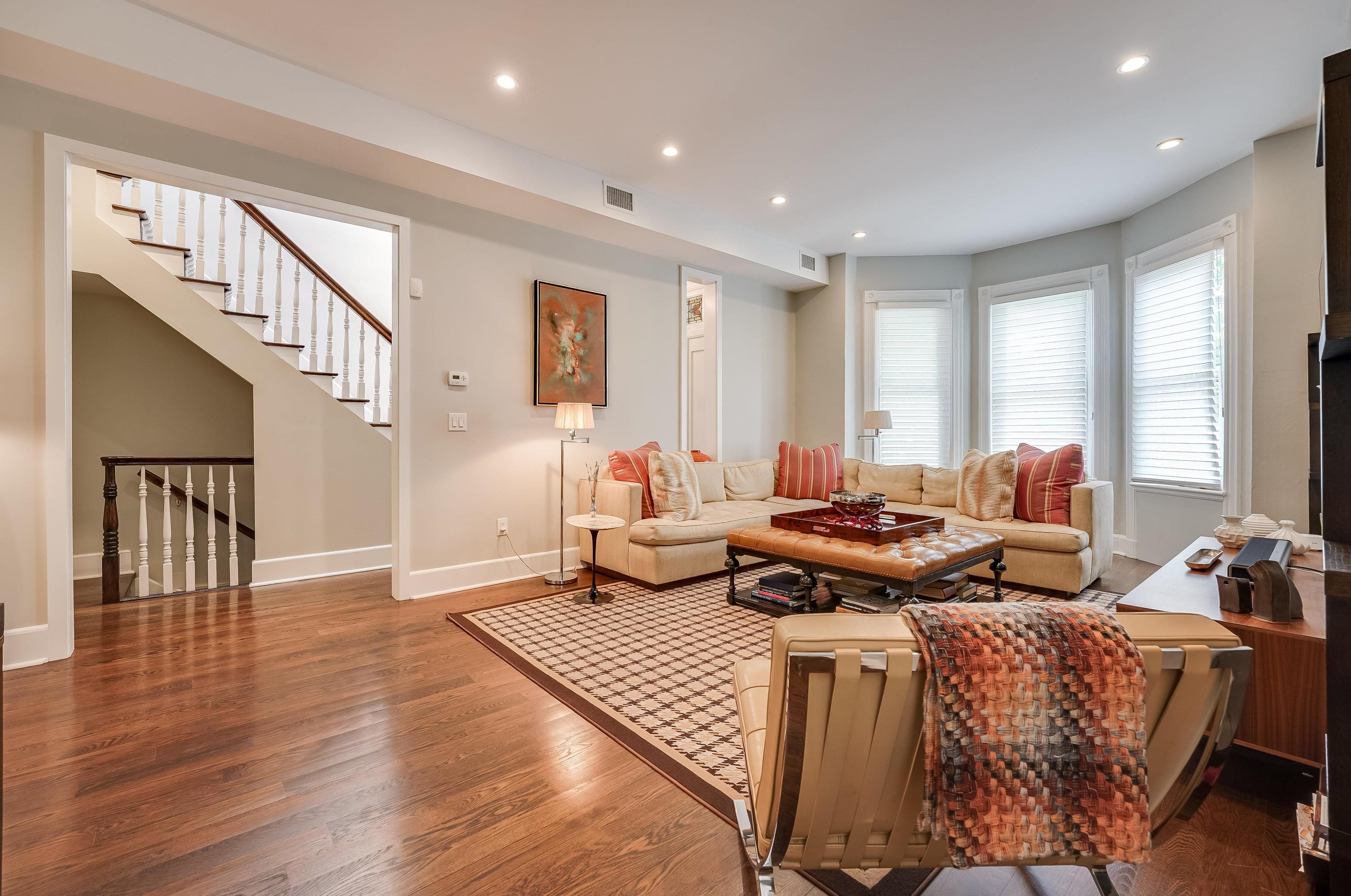 221 Oak St, Union City, NJ 07086