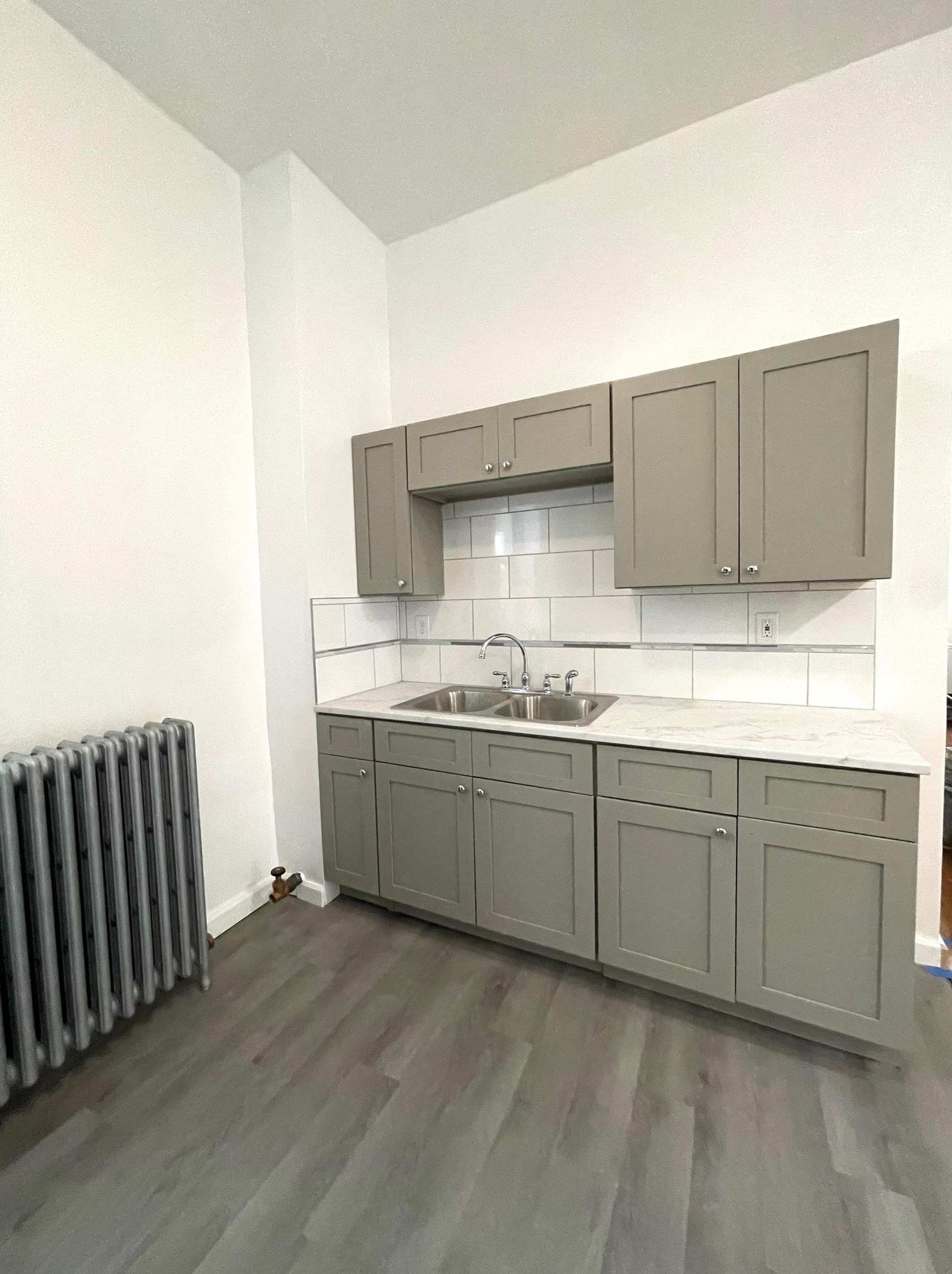 818 Grand St #2, Jersey City, NJ 07304