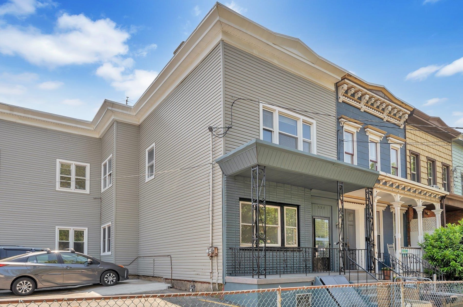 322 Webster Ave #1, Jersey City, NJ 07307