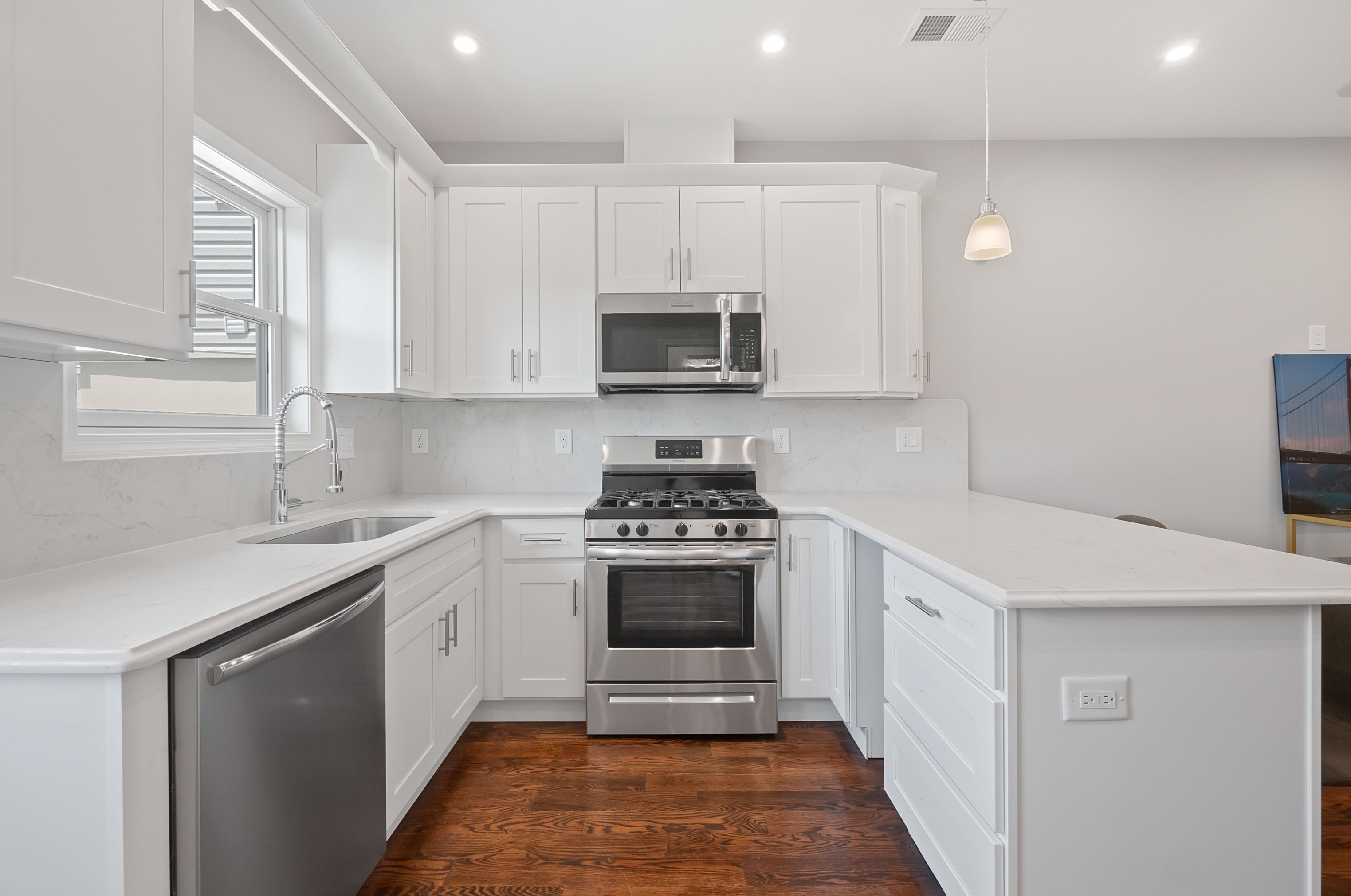 157 Laidlaw Ave, Jersey City, NJ 07306-2512