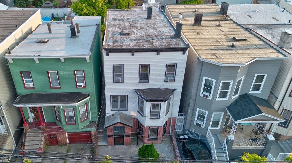 711 12th St, Union City, NJ 07087